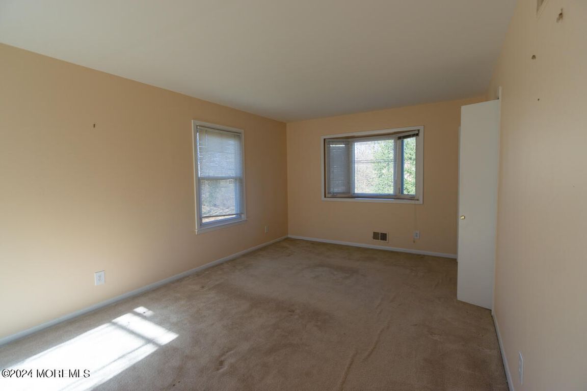 342 Sycamore Ave, Shrewsbury, NJ 07702