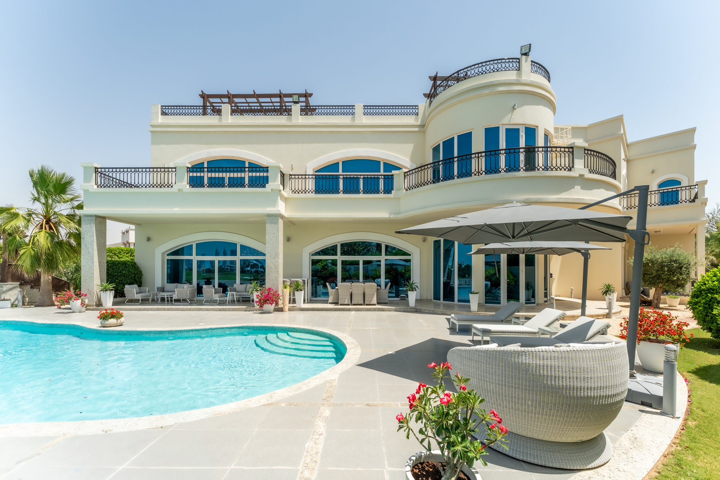 Luxury villa in Emirates Hills