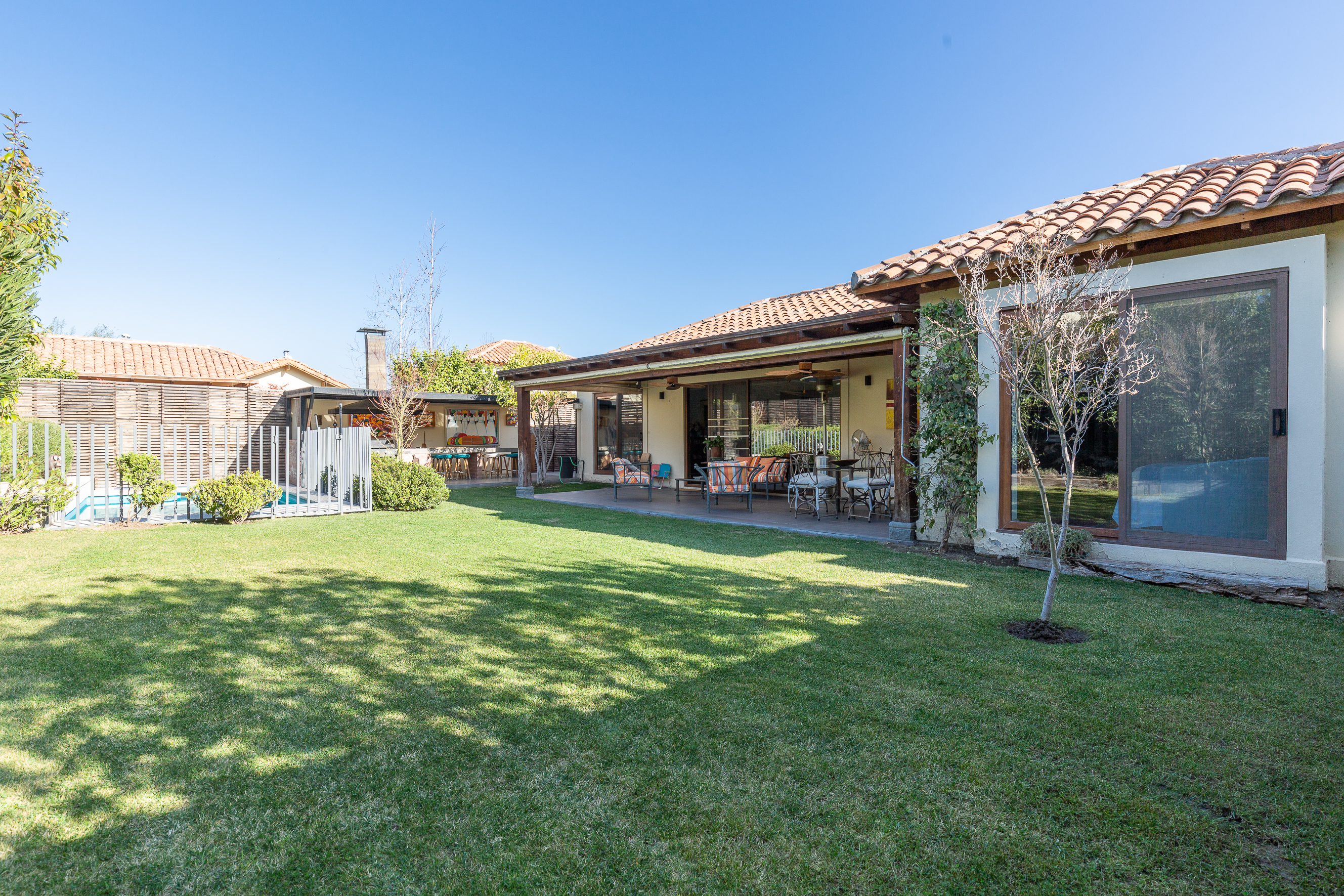 Chilean-style house located in the Piedra Roja sector - Chicureo