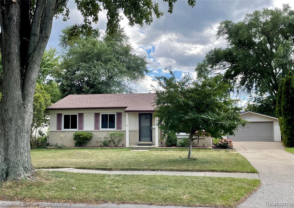 Whithorn Dr, Sterling Heights, MI 48313 #1