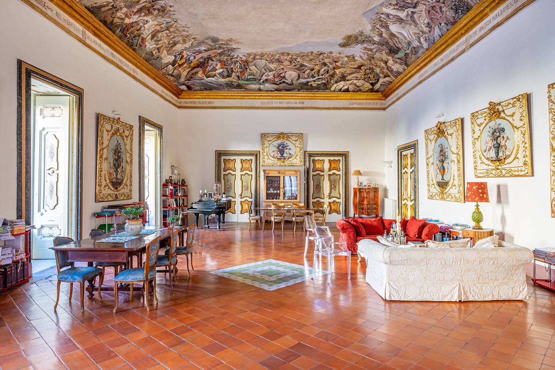 Monumental Renaissance mansion in the Naples historical center