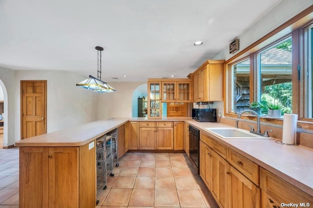 94 Sportsmen St, Central Islip, NY 11722