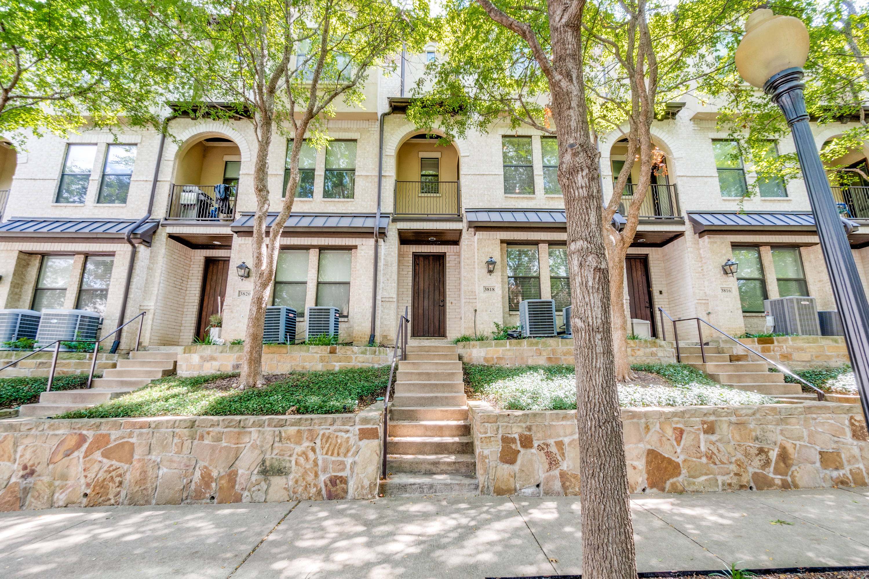 Sophisticated Townhome on Travis