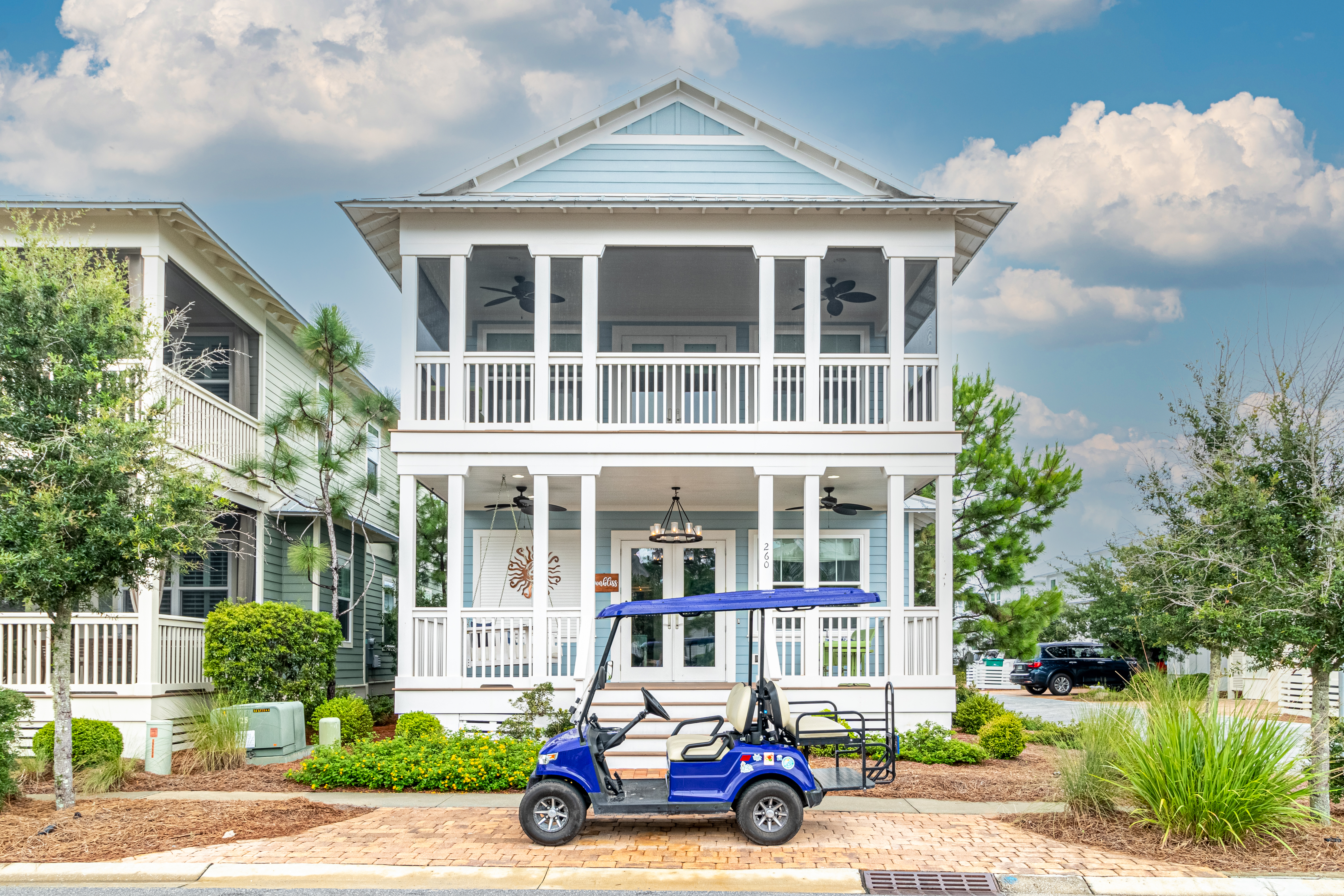 Fully Fursnished Beach Cottage With Two Car Garage And Golf Cart