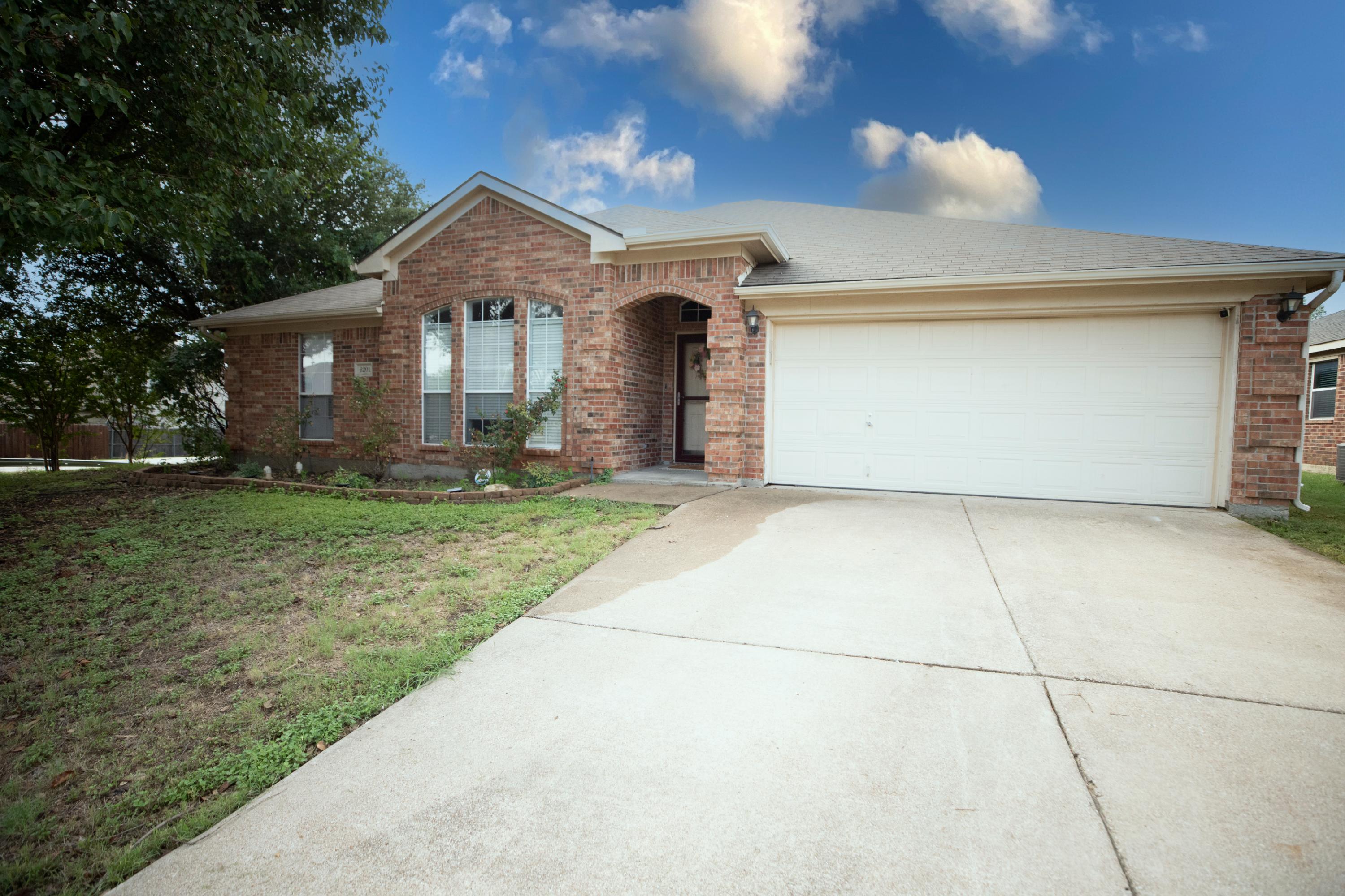 Spacious Corner Lot 3-Bedroom Home with Open Floor Plan, Versatile Study