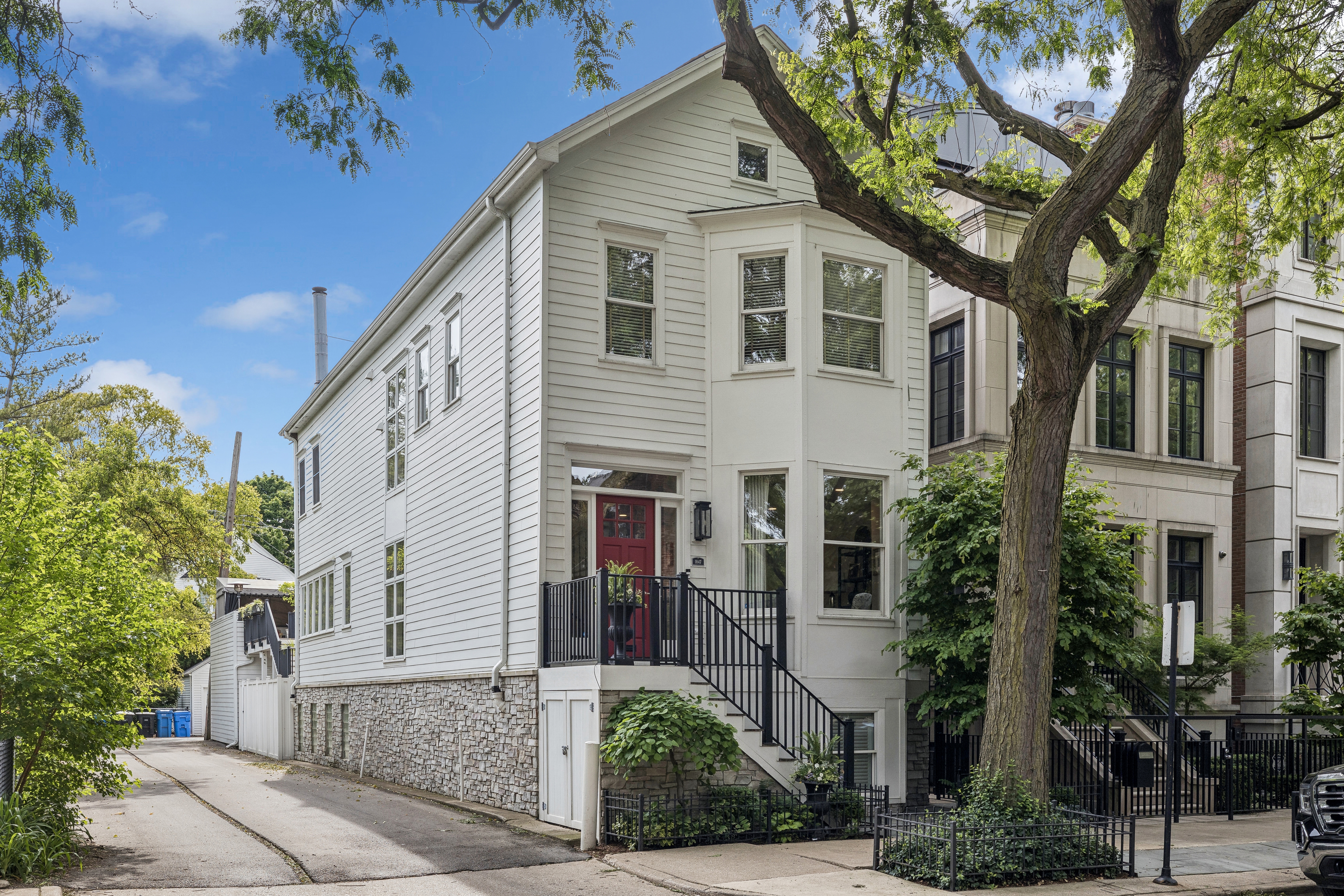 Coveted East Lincoln Park Neighborhood