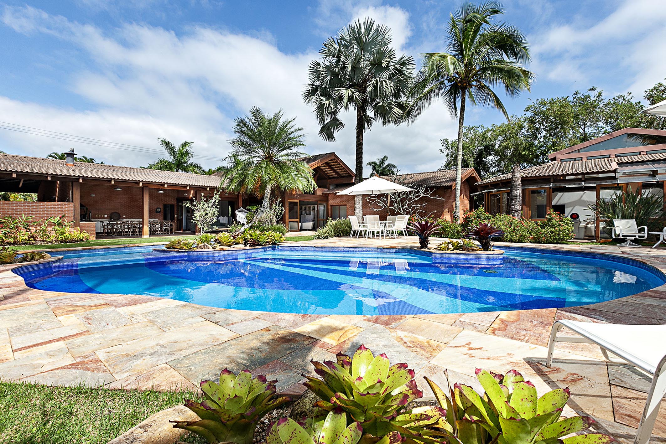 House with a private tennis court