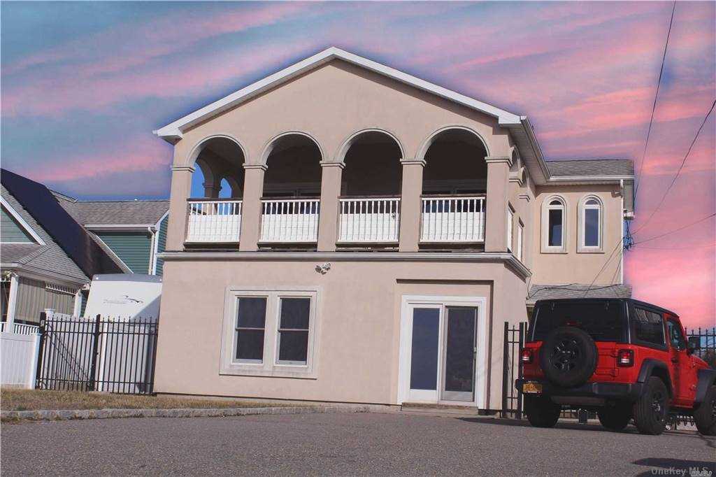 Grandview Dr, Shirley, NY 11967