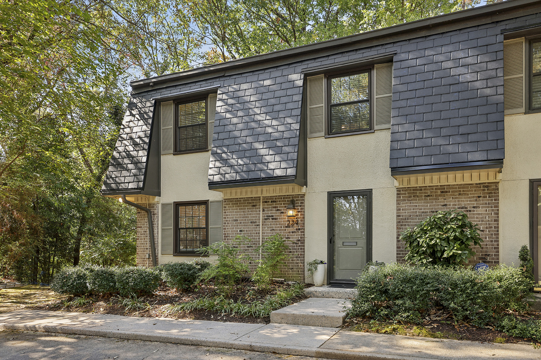 Updated End Unit Townhome in Sought-after Buckhead Neighborhood