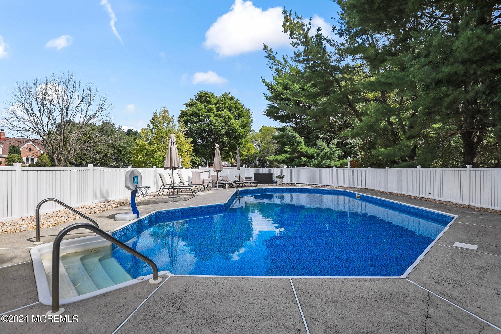 6 Emerald Ct, Freehold, NJ 07728