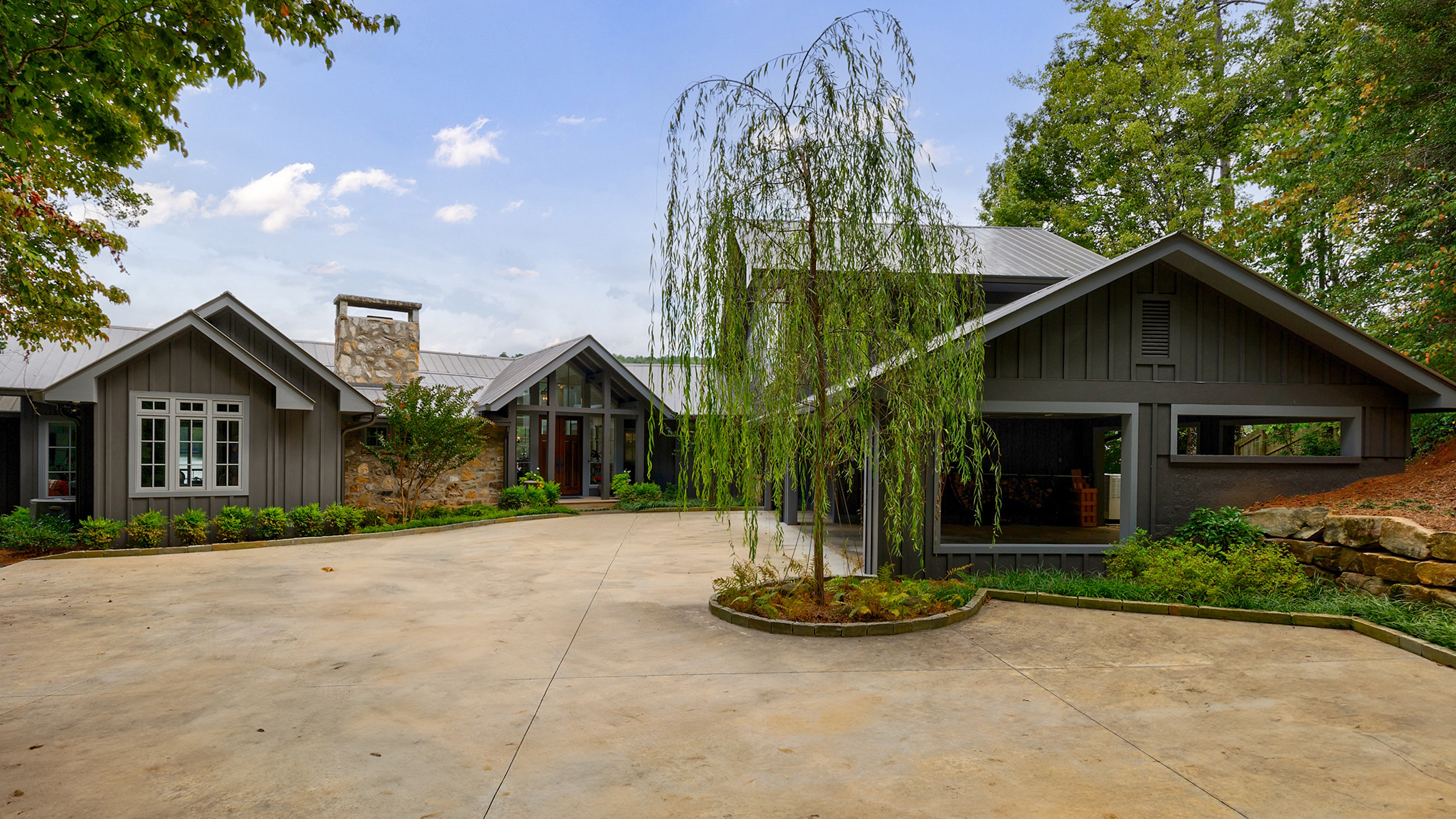 Lakefront Jewel on Lake Rabun's Gold Coast