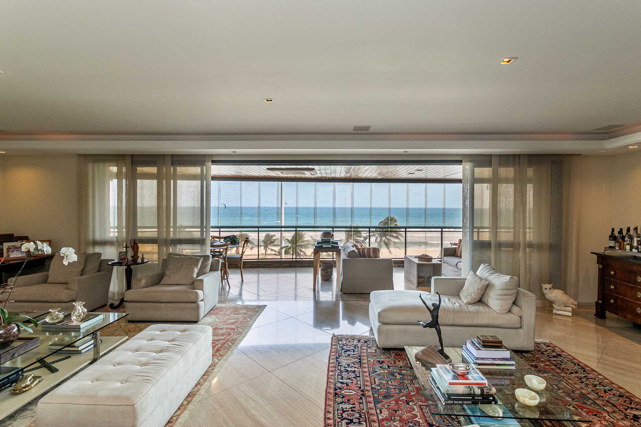 Luxury apartment with panoramic ocean view