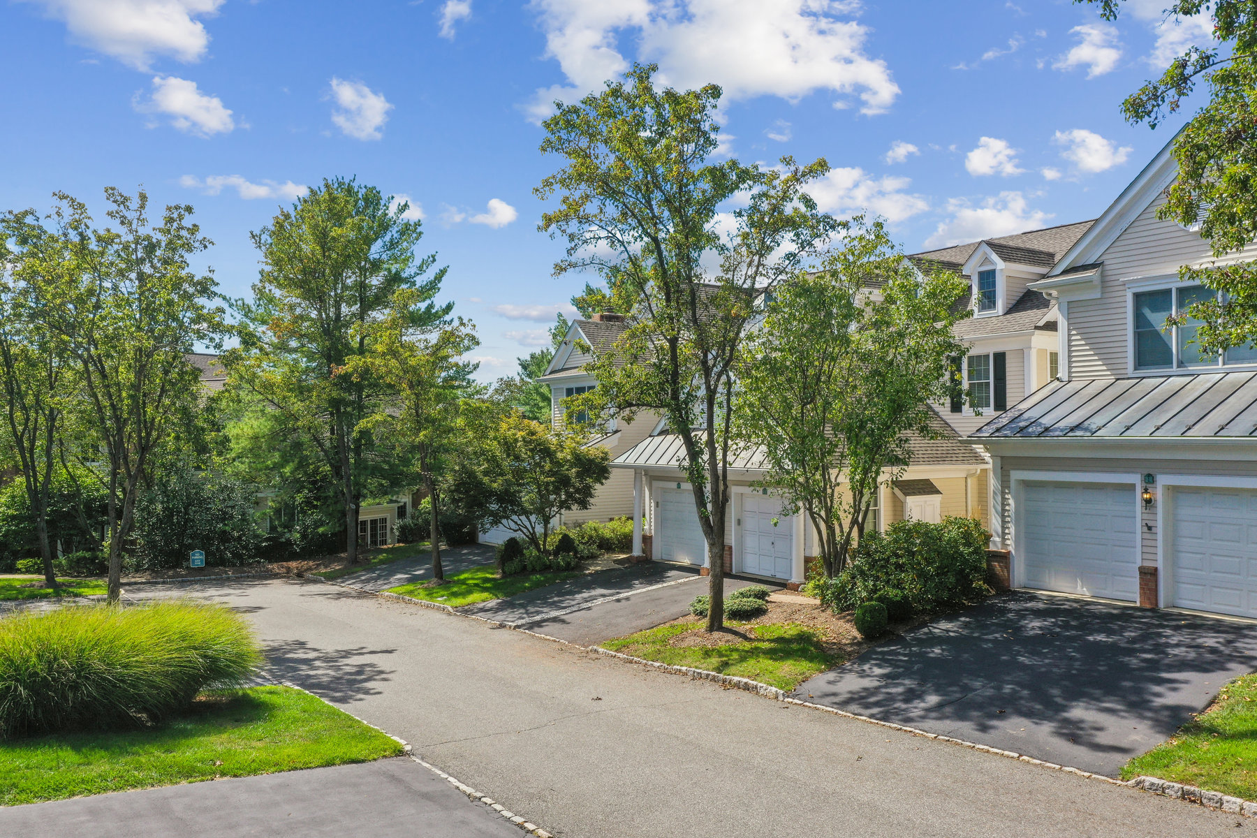 Beautiful Townhome in The Prestigious Polo Club