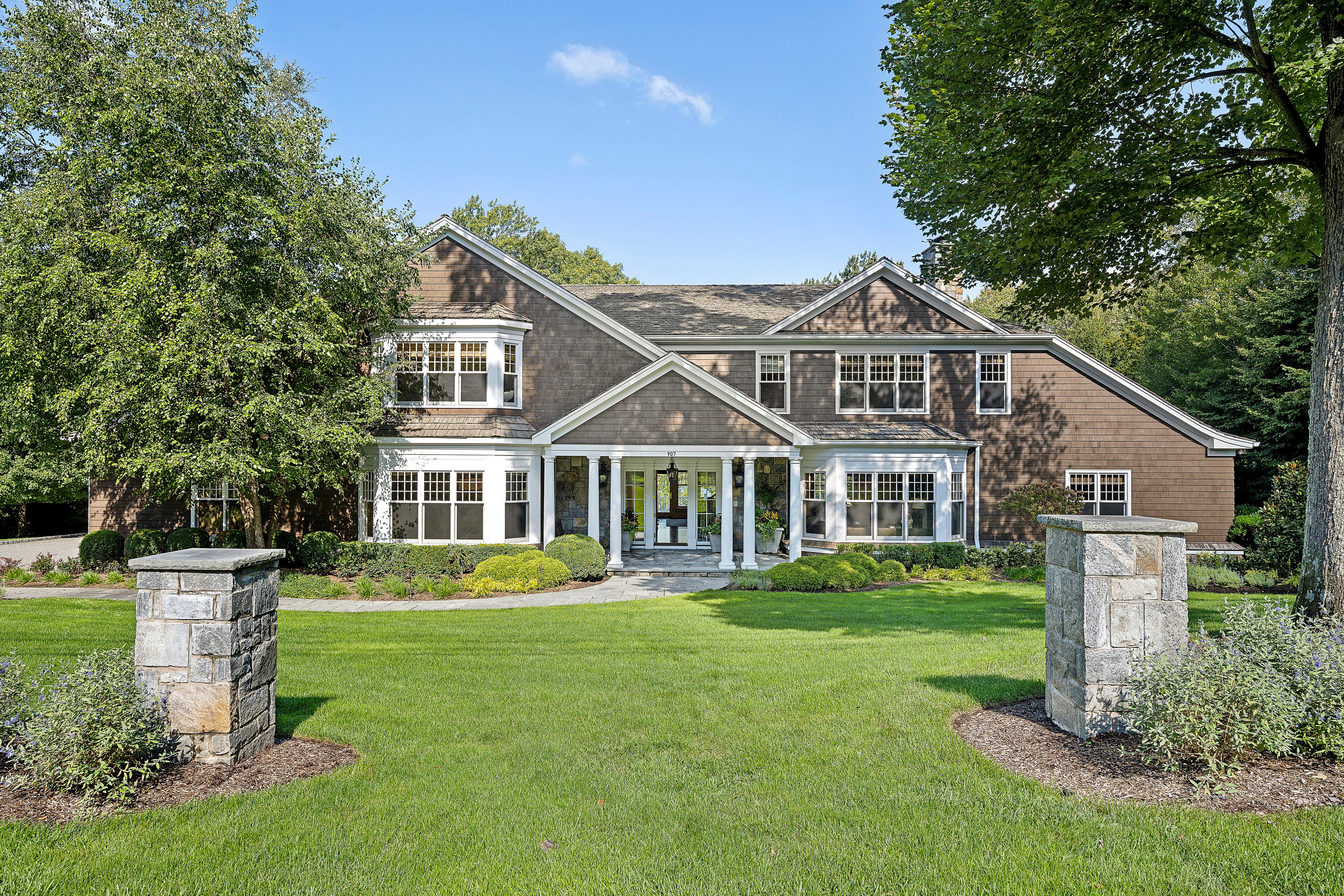 907 Scioto Drive, Franklin Lakes, NJ 07417