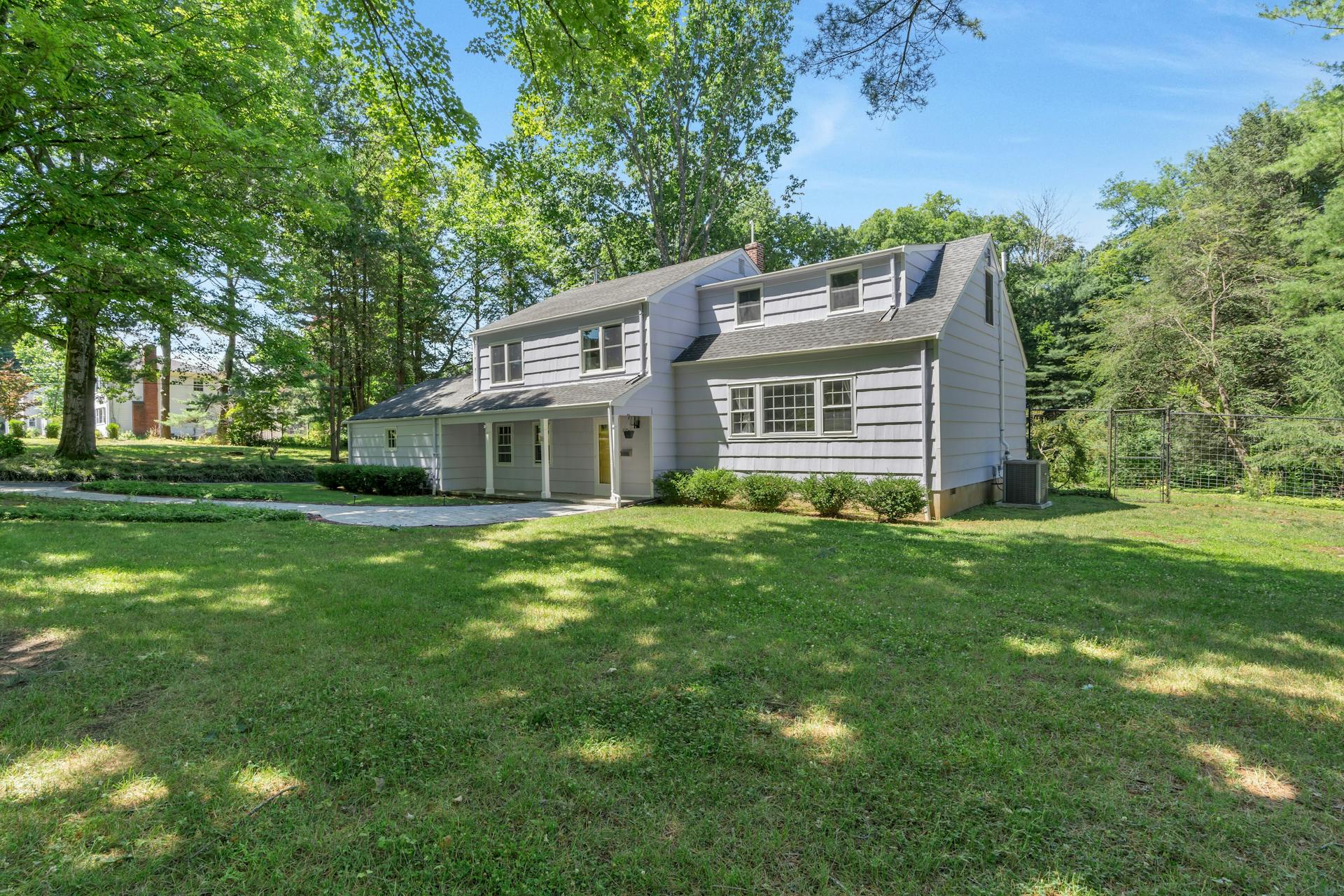 18 Deerfield Rd, Mendham Borough, NJ 07945