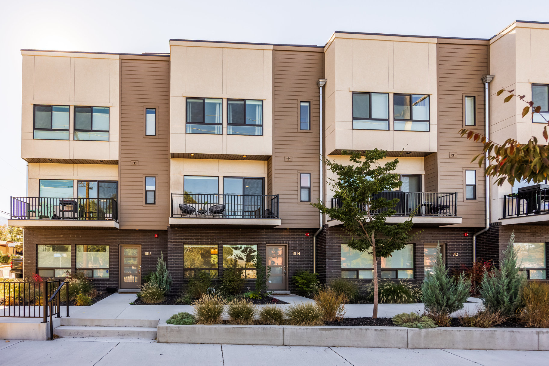 Contemporary Cottonwood Townhome Offering Convenience & Views