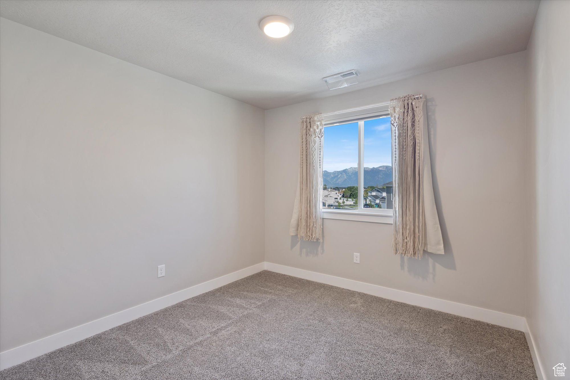 5919 S Crown Park Cove, Kearns, UT 84118