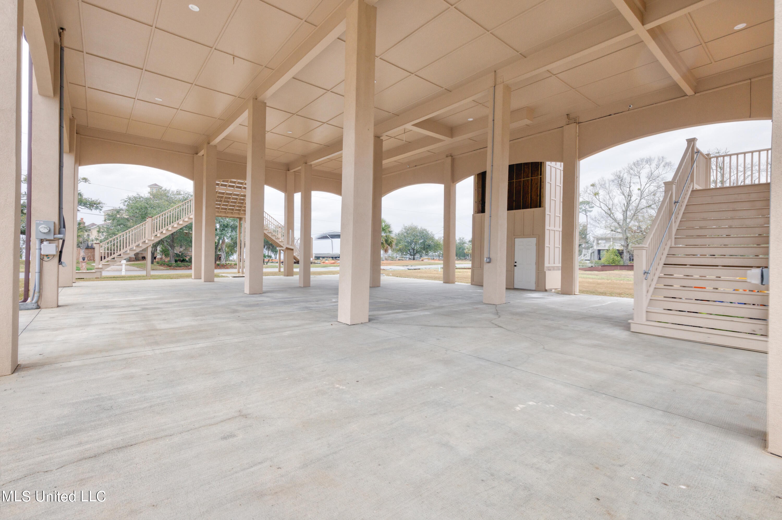 238 Lovers Ln, Ocean Springs, MS 39564