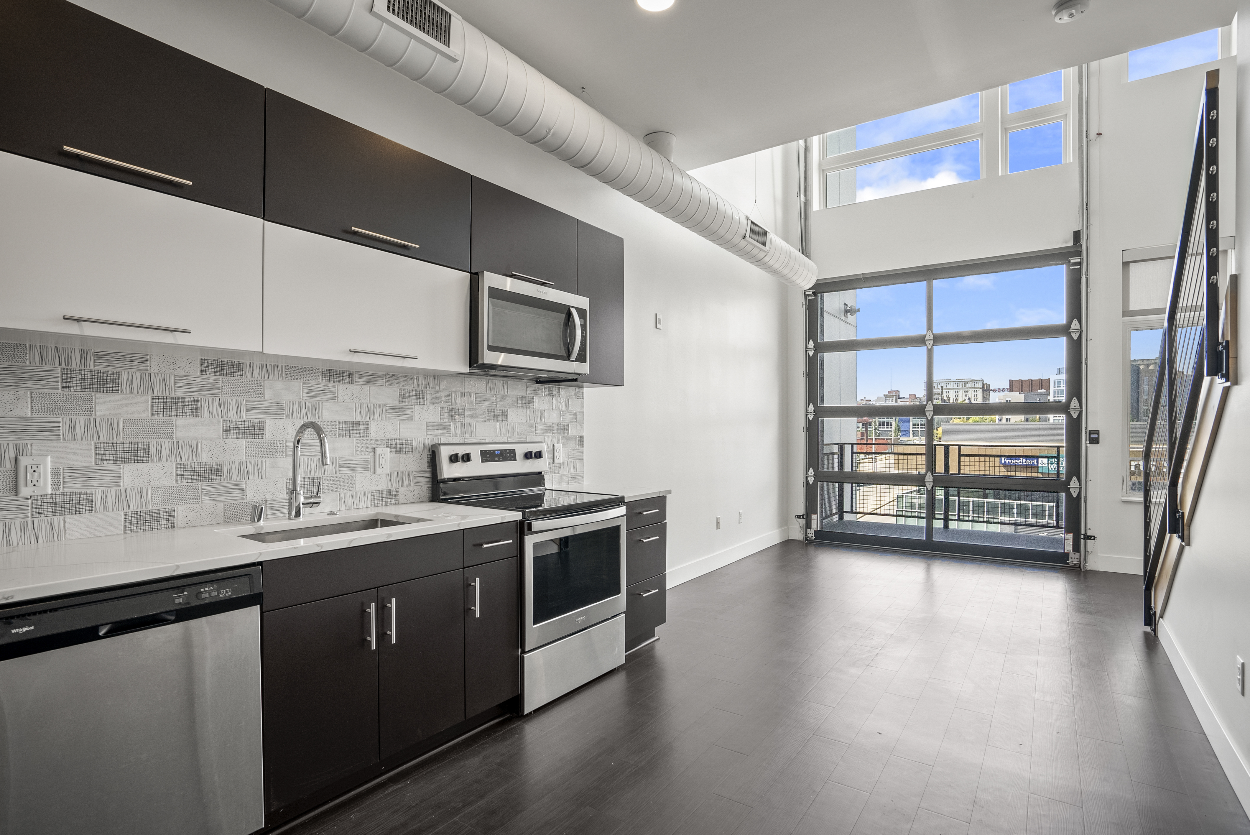 Luxury Living at the 550 Ultra Lofts - Indoor Skywalk to Fiserv Forum