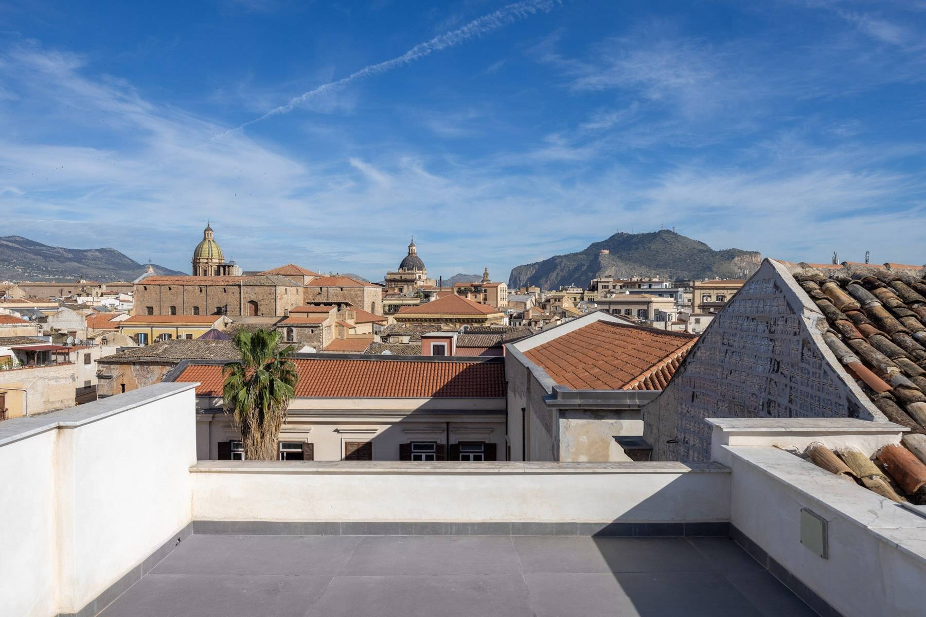 Prestigious penthouse to renovate in Palermo's historic center