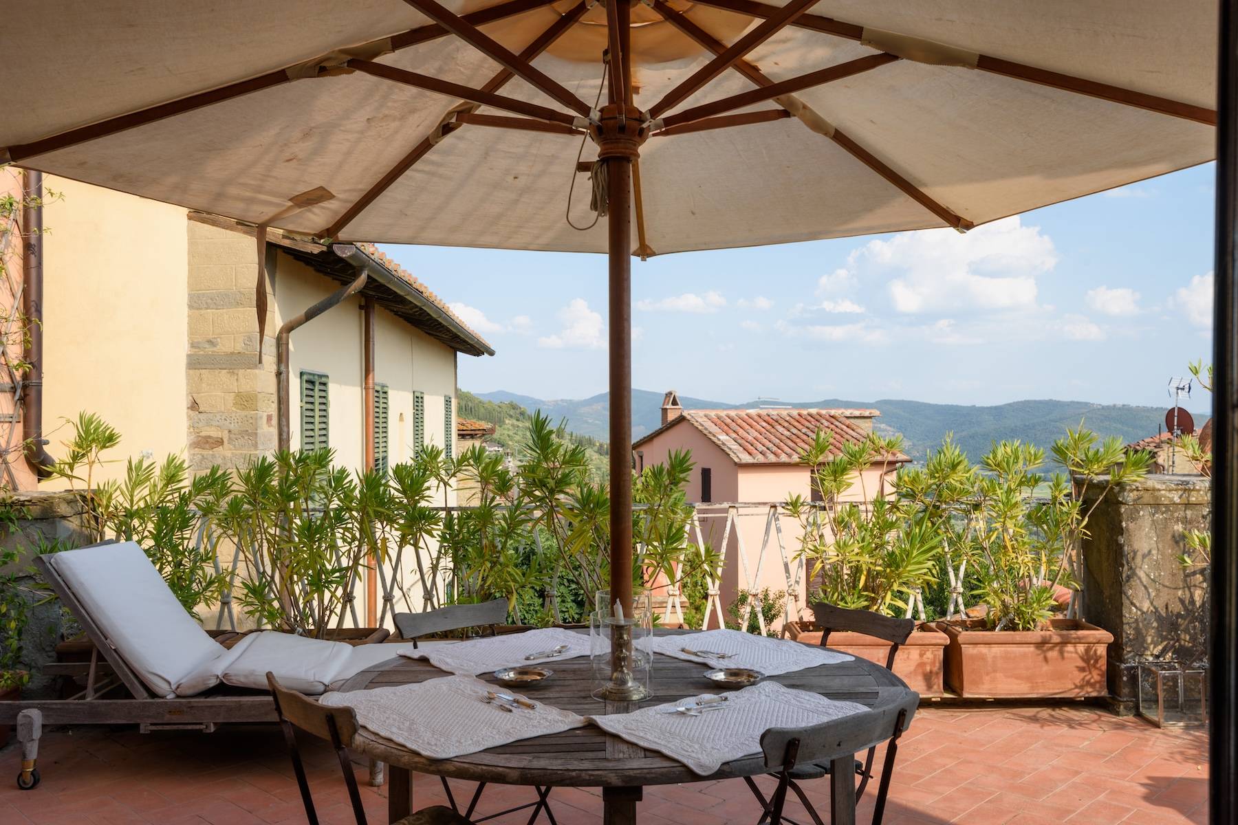 Elegant Piano Nobile in Cortona with panoramic terrace