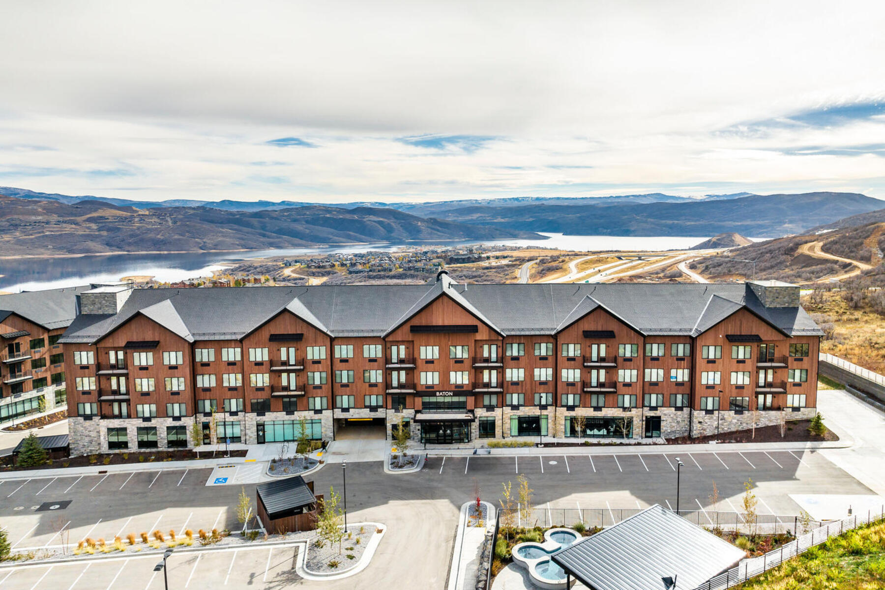 Steps To The Jordanelle Gondola - Move In Ready