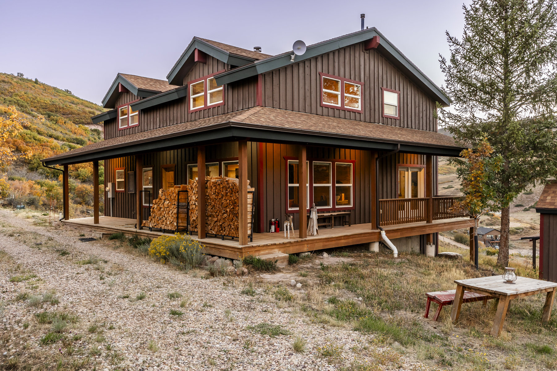 Cabin with Breathtaking Lake Views