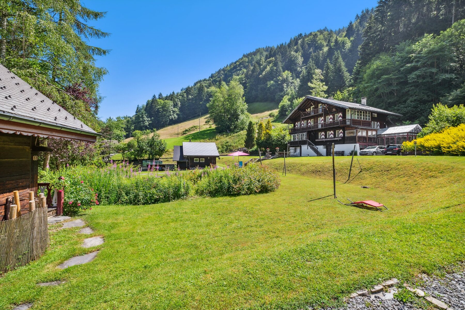 Exceptional traditional chalet in an idyllic setting