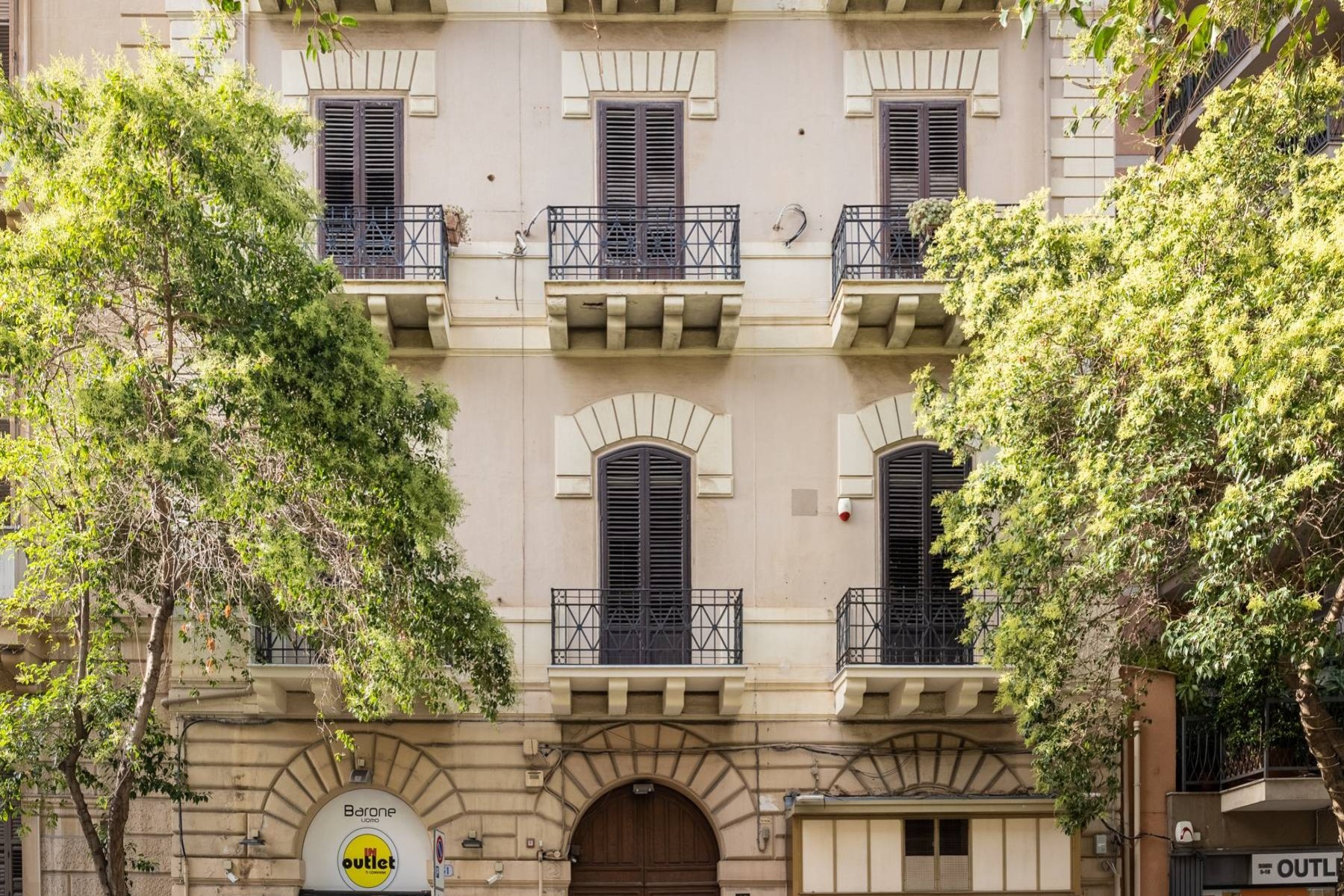 Elegant apartment in the historic center of Palermo