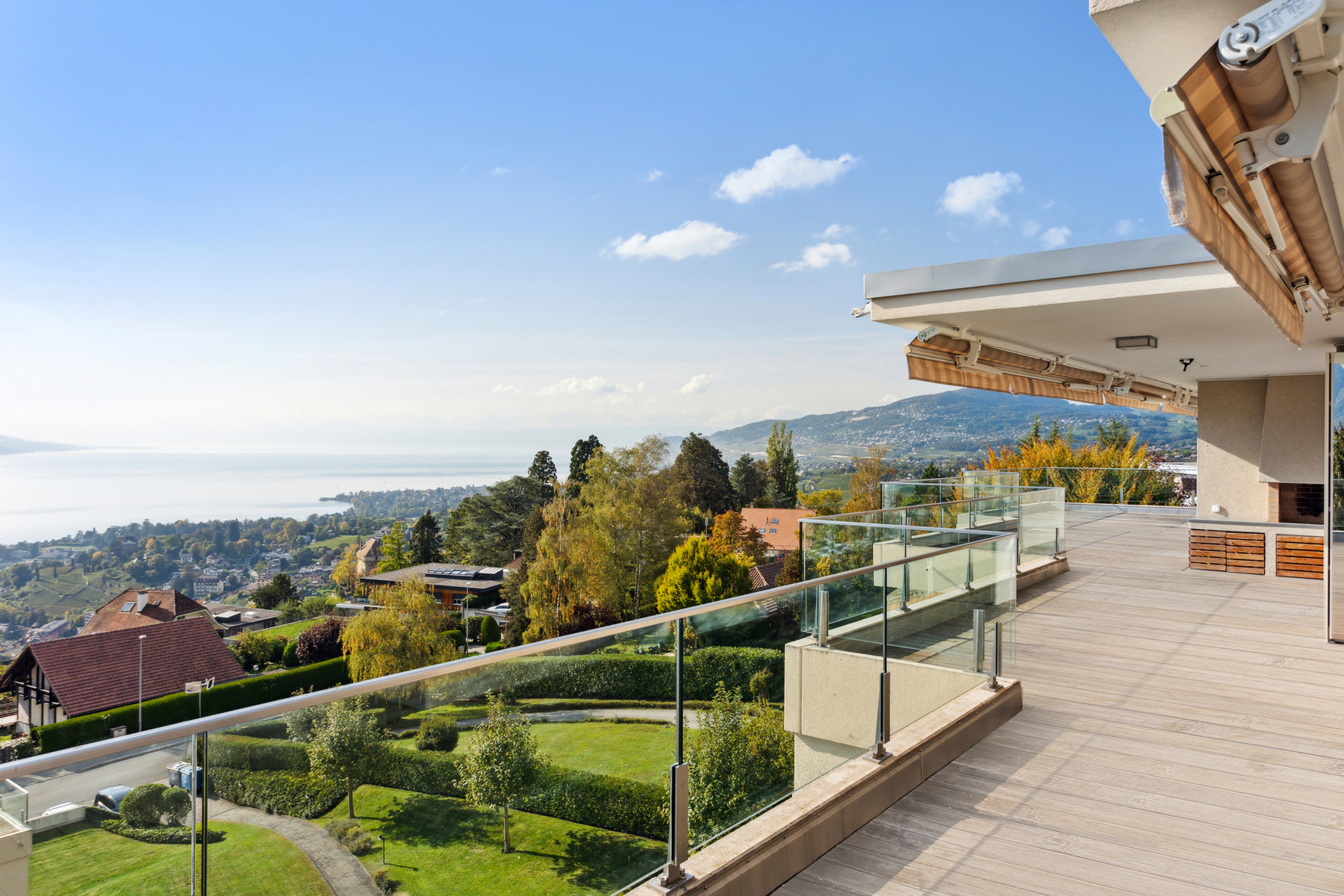 Exceptional penthouse with 182 m2 terrace and unobstructed view