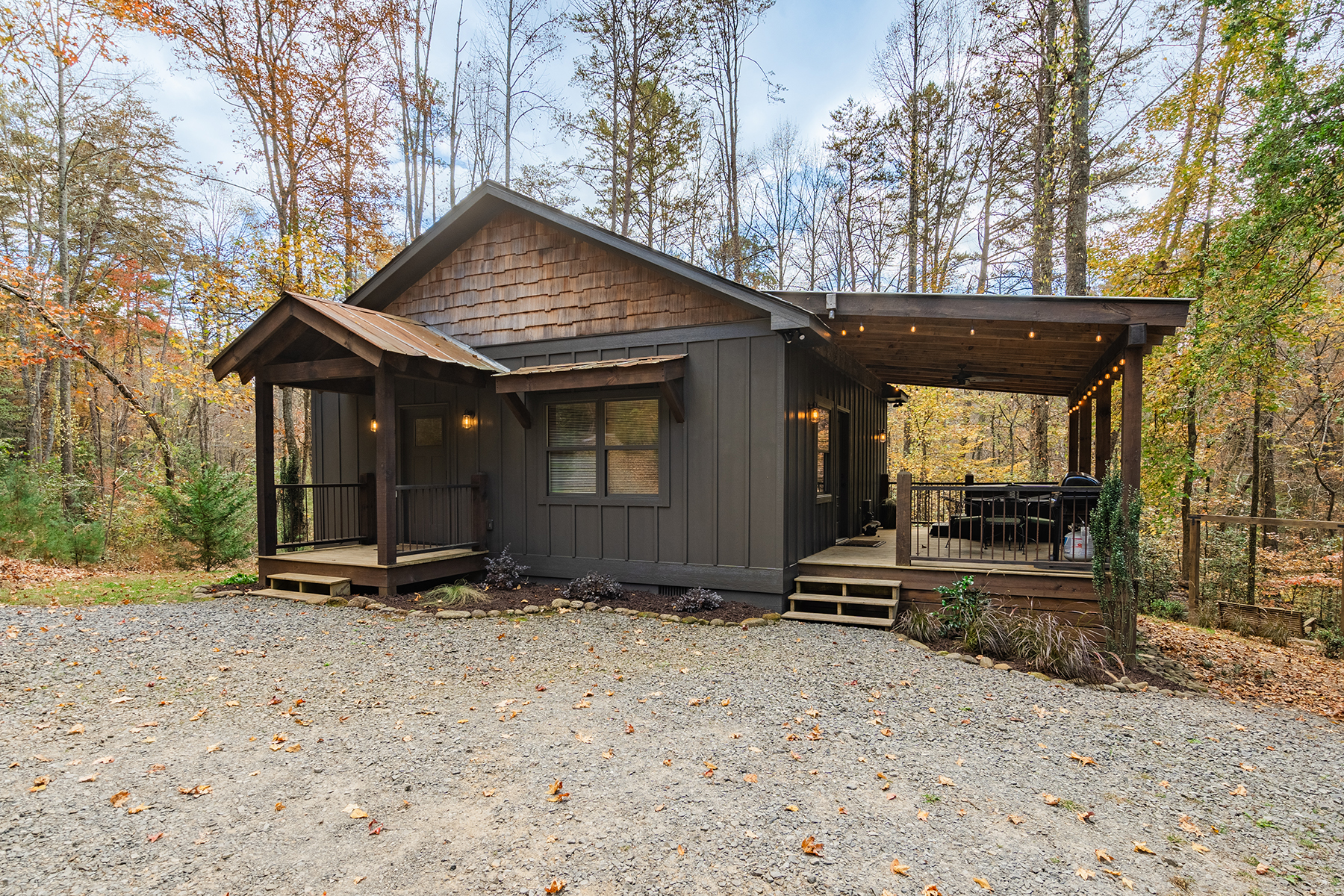 Tranquil Cabin- Income-Producing Vacation Rental near Downtown Blue Ridge