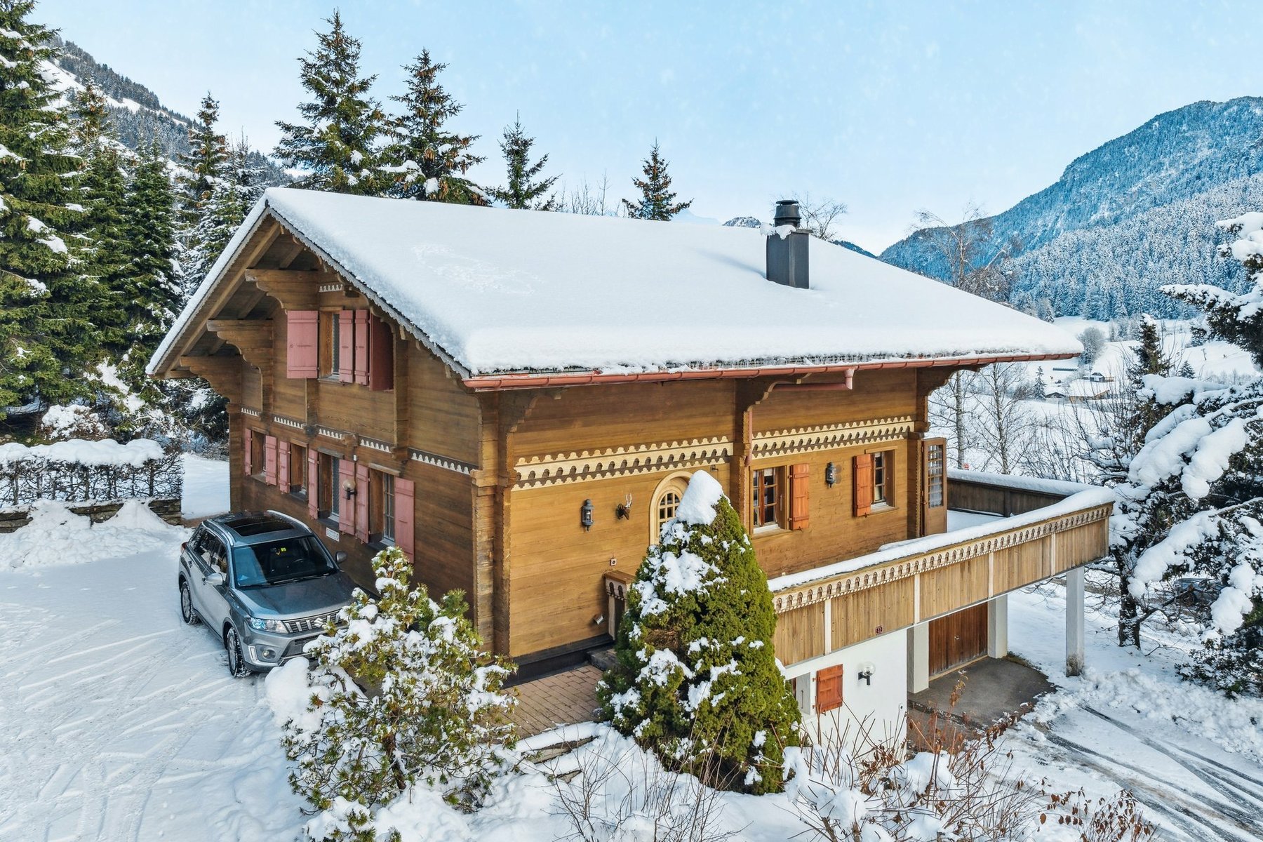 Chalet ?La Biche? near Gstaad, available as second home