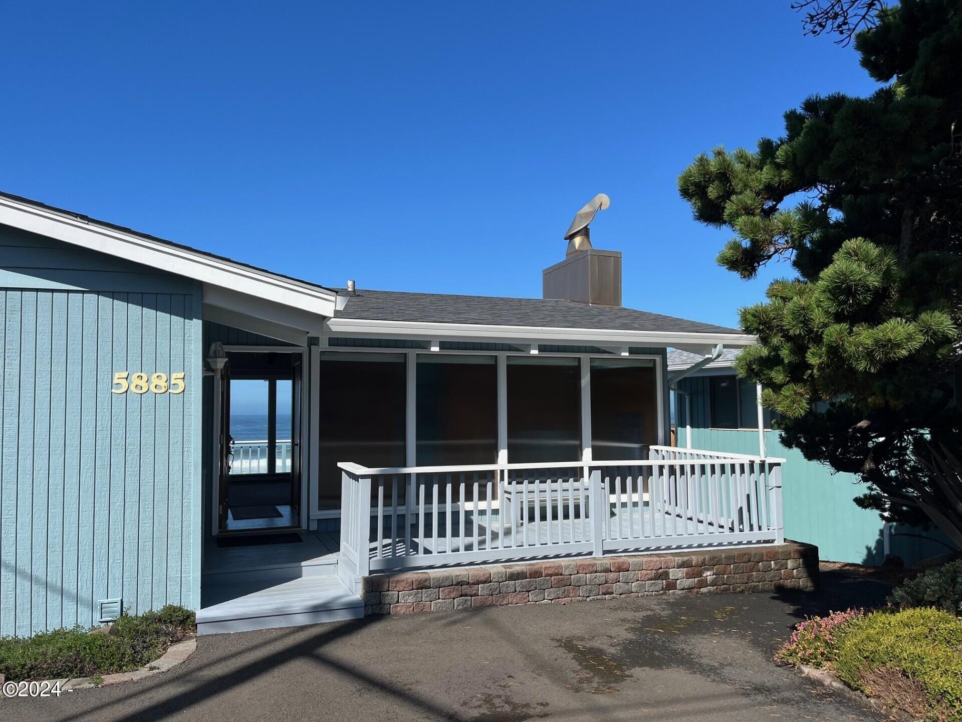 5885 El Mar Avenue Lincoln City, OR 97367