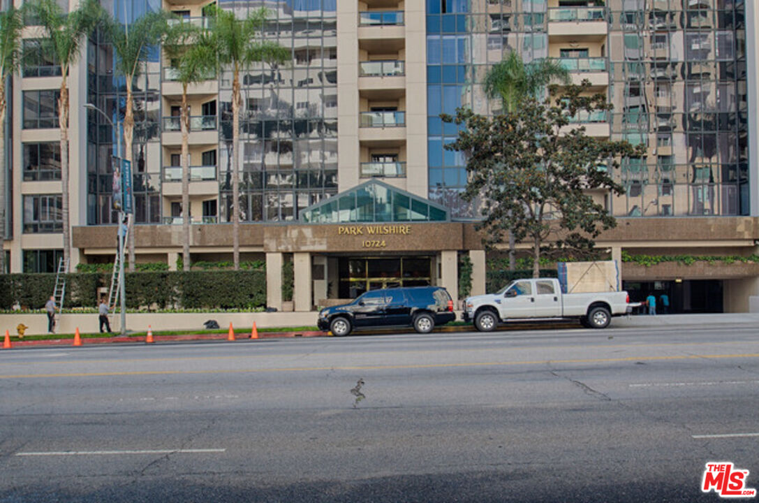 Wilshire Blvd, Los Angeles, CA 90024 #1