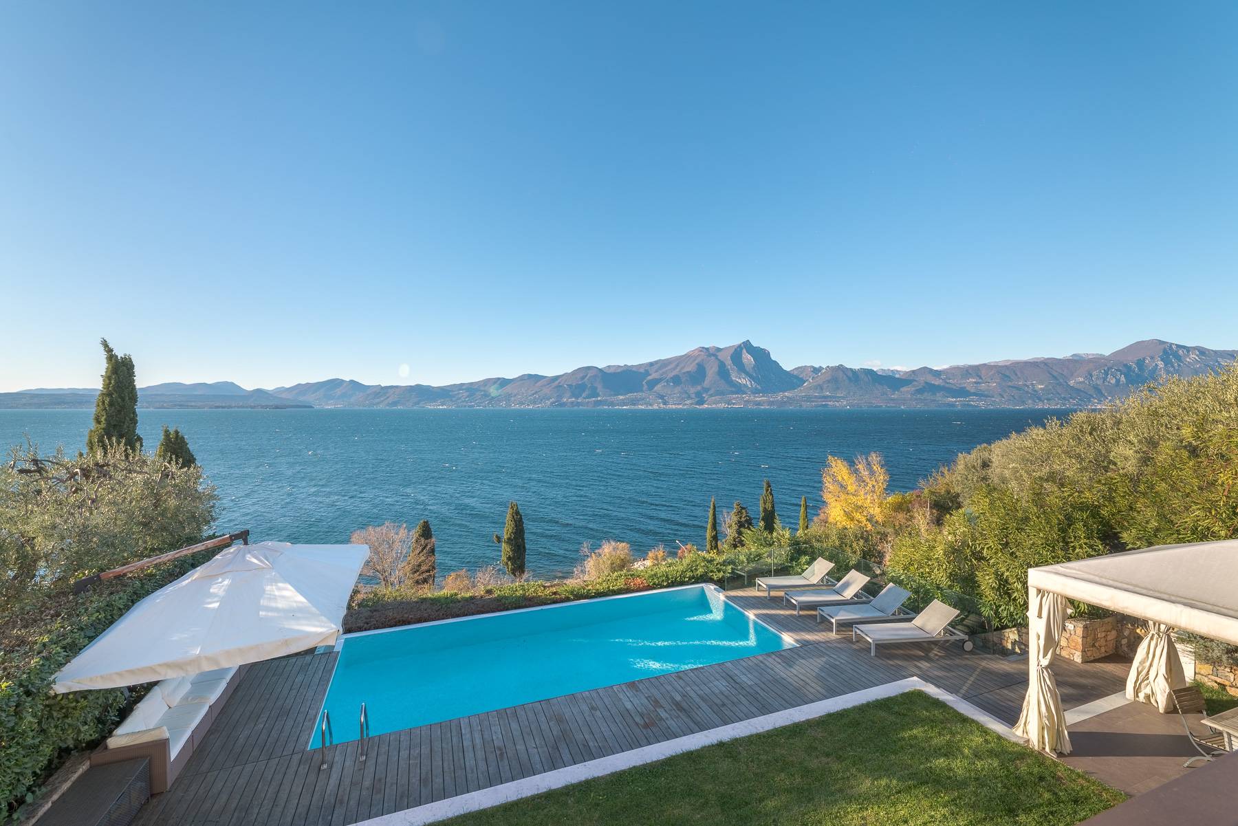 Modern villa with swimming pool and breathtaking lake views