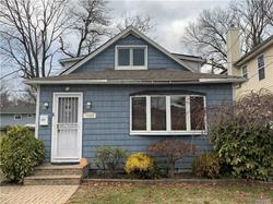 Arthur St, Uniondale, NY 11553