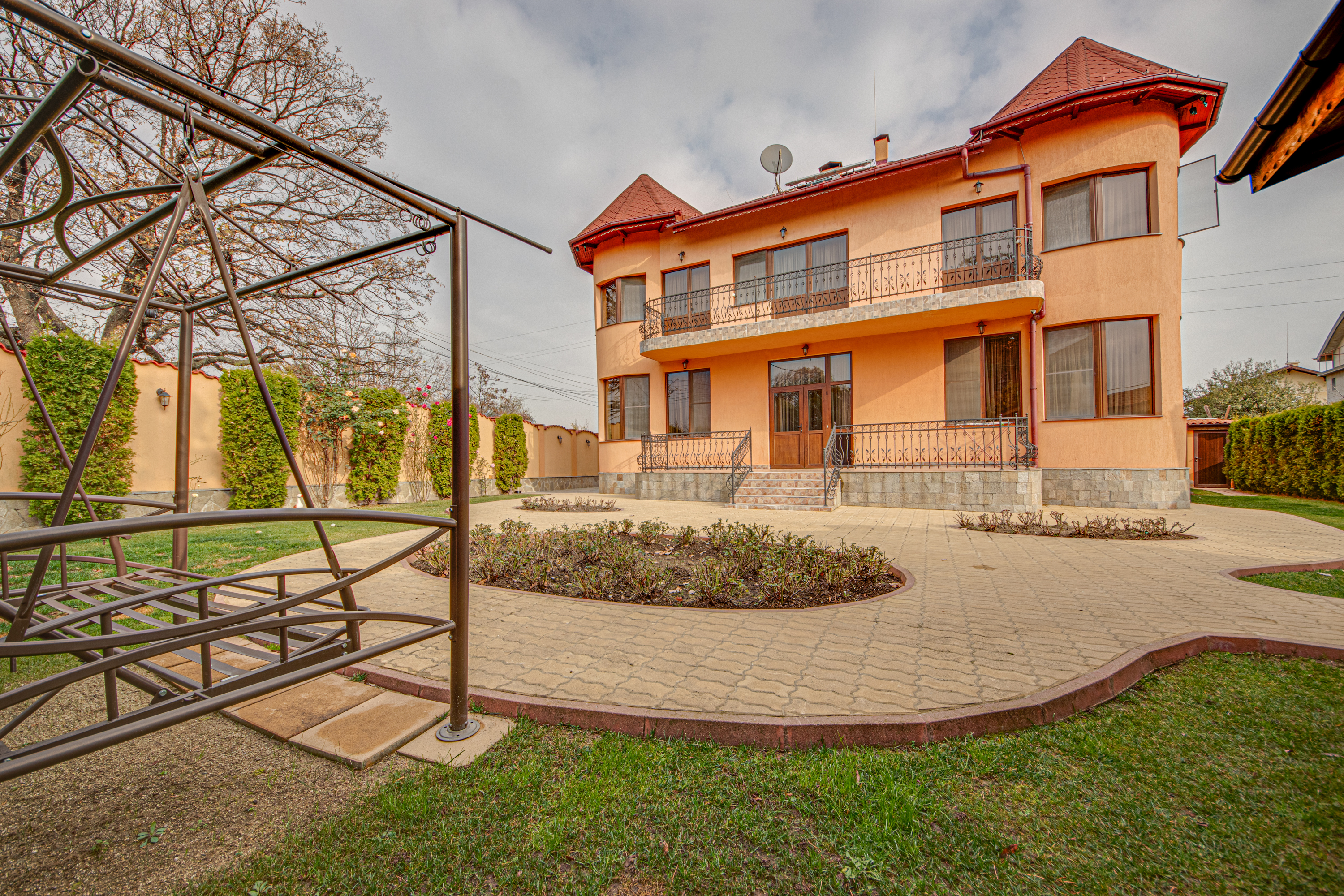 Single-family house for sale with excellent location and access near Sofia
