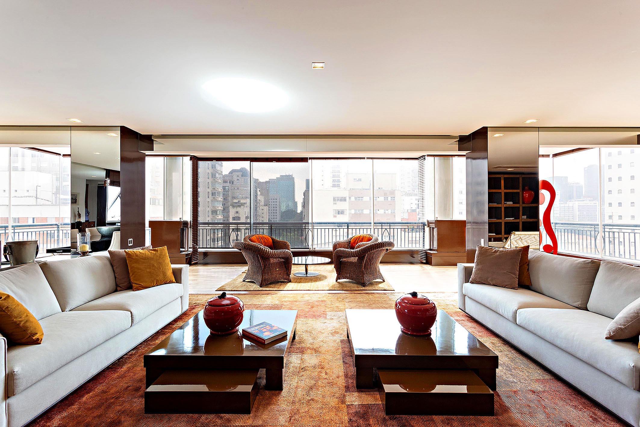 Apartment overlooking a special skyline view of the neighborhood