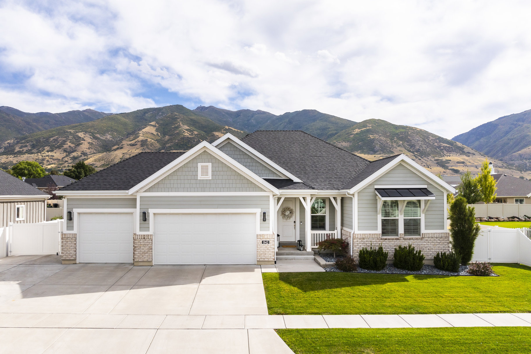 Beautiful Rambler Nestled in the Farmington Hollow Neighborhood