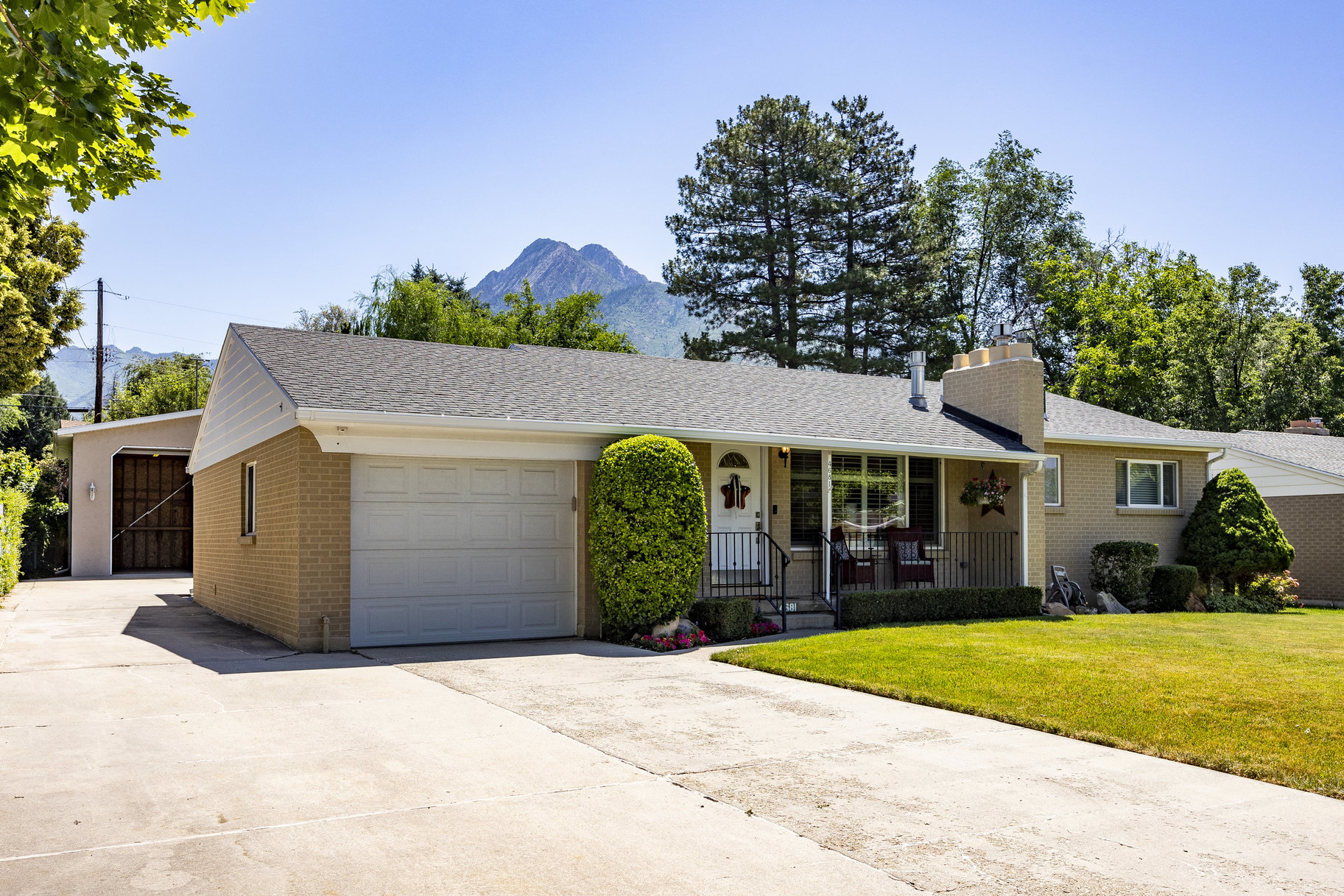 Wonderful Family Home In The Heart Of Holladay