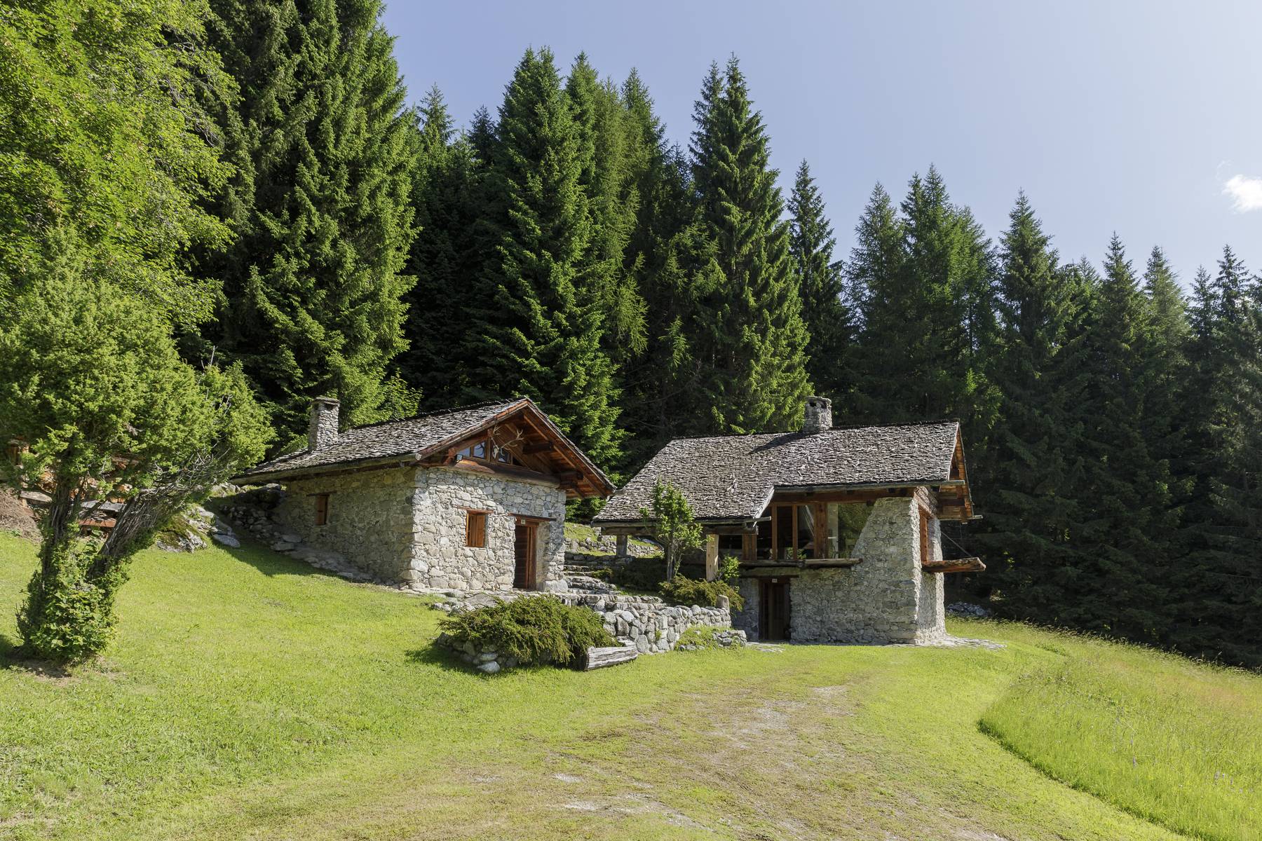 Ancient mountain farm with exclusive privacy