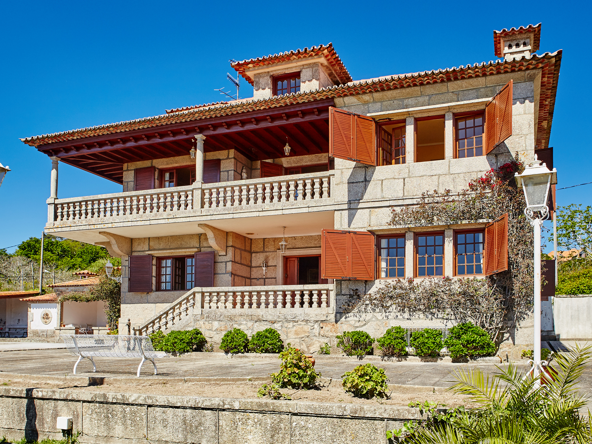 Grand house with sea views, pool and tennis court in Nigran