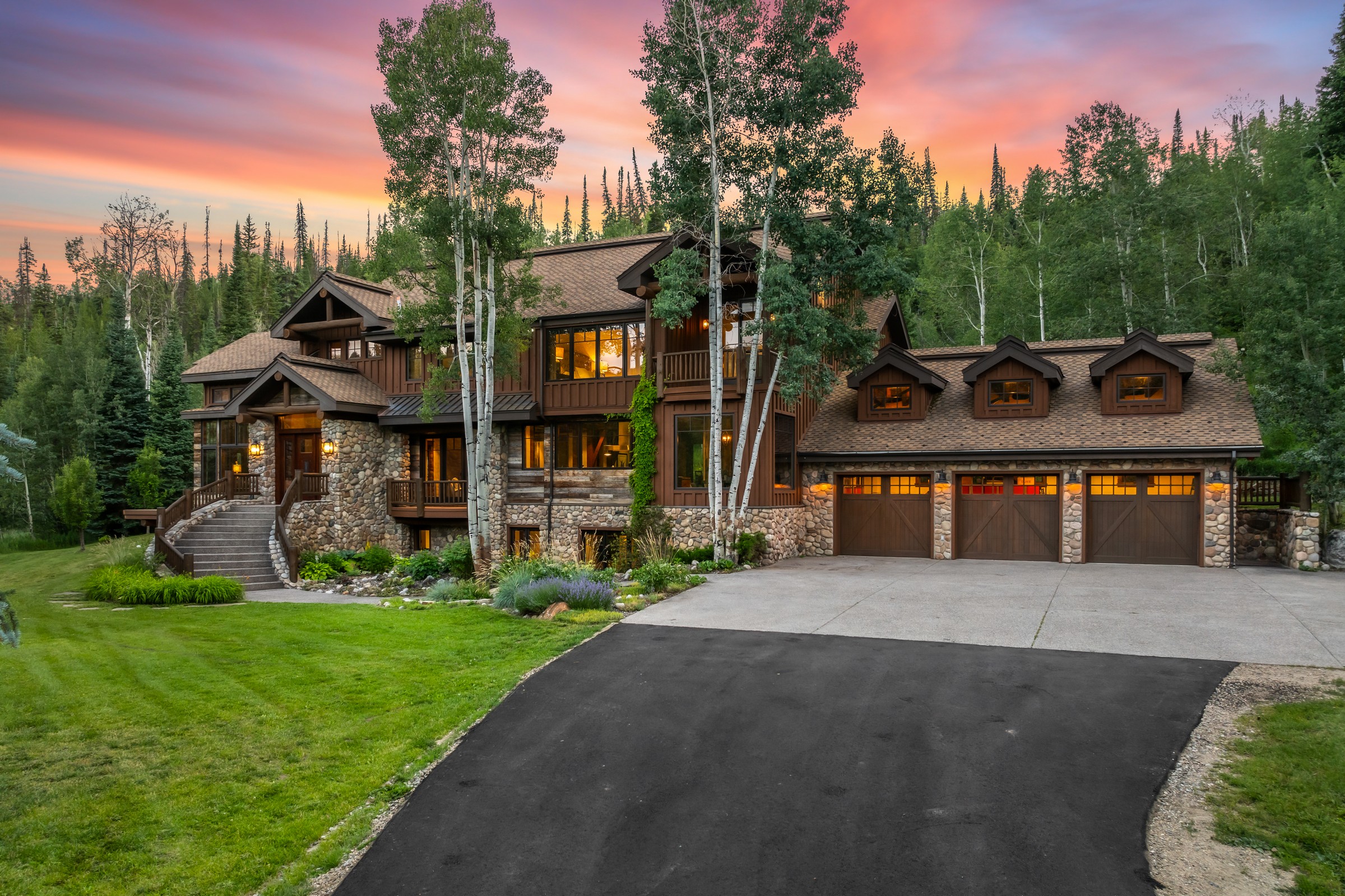 Gunn Creek Estate: Premier 17-Acre Sanctuary