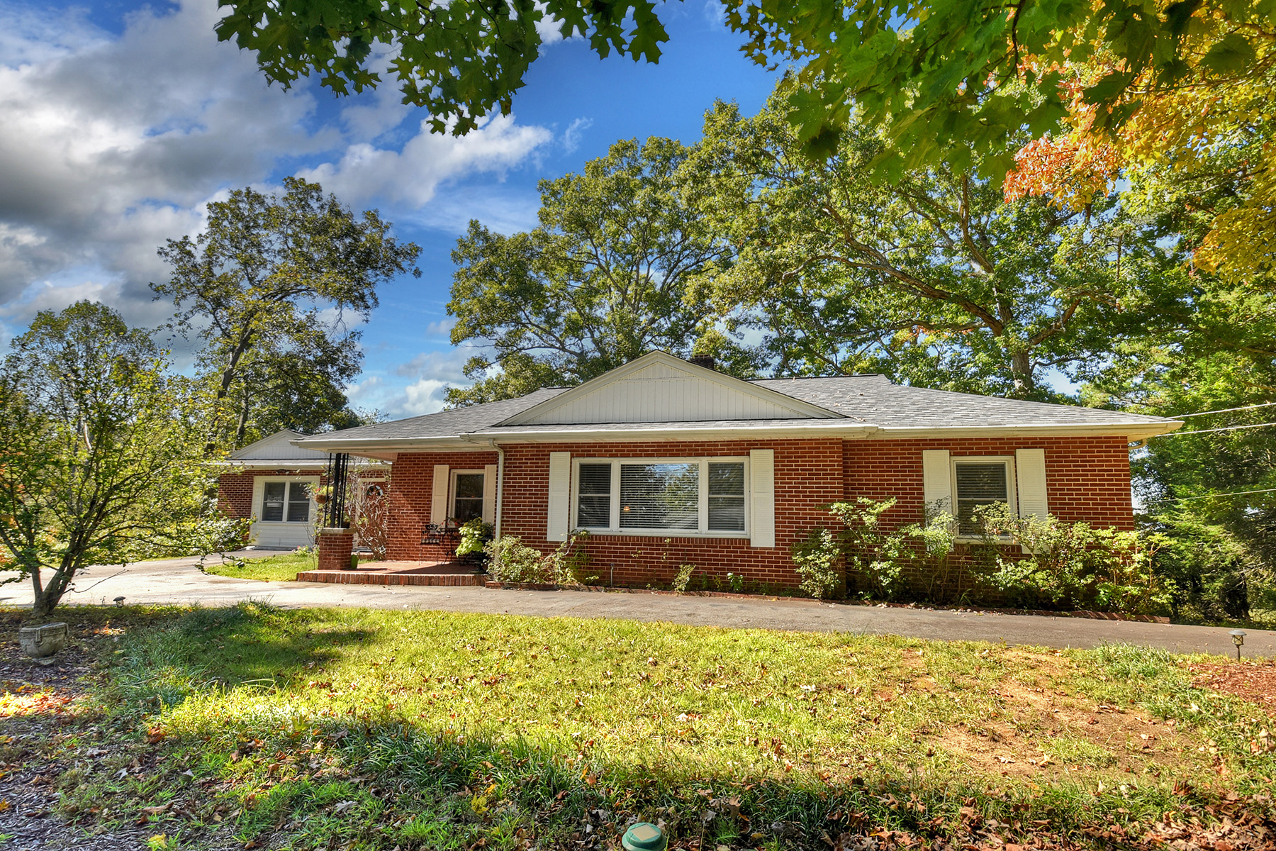 Classic Brick Ranch-Style Home In Blue Ridge