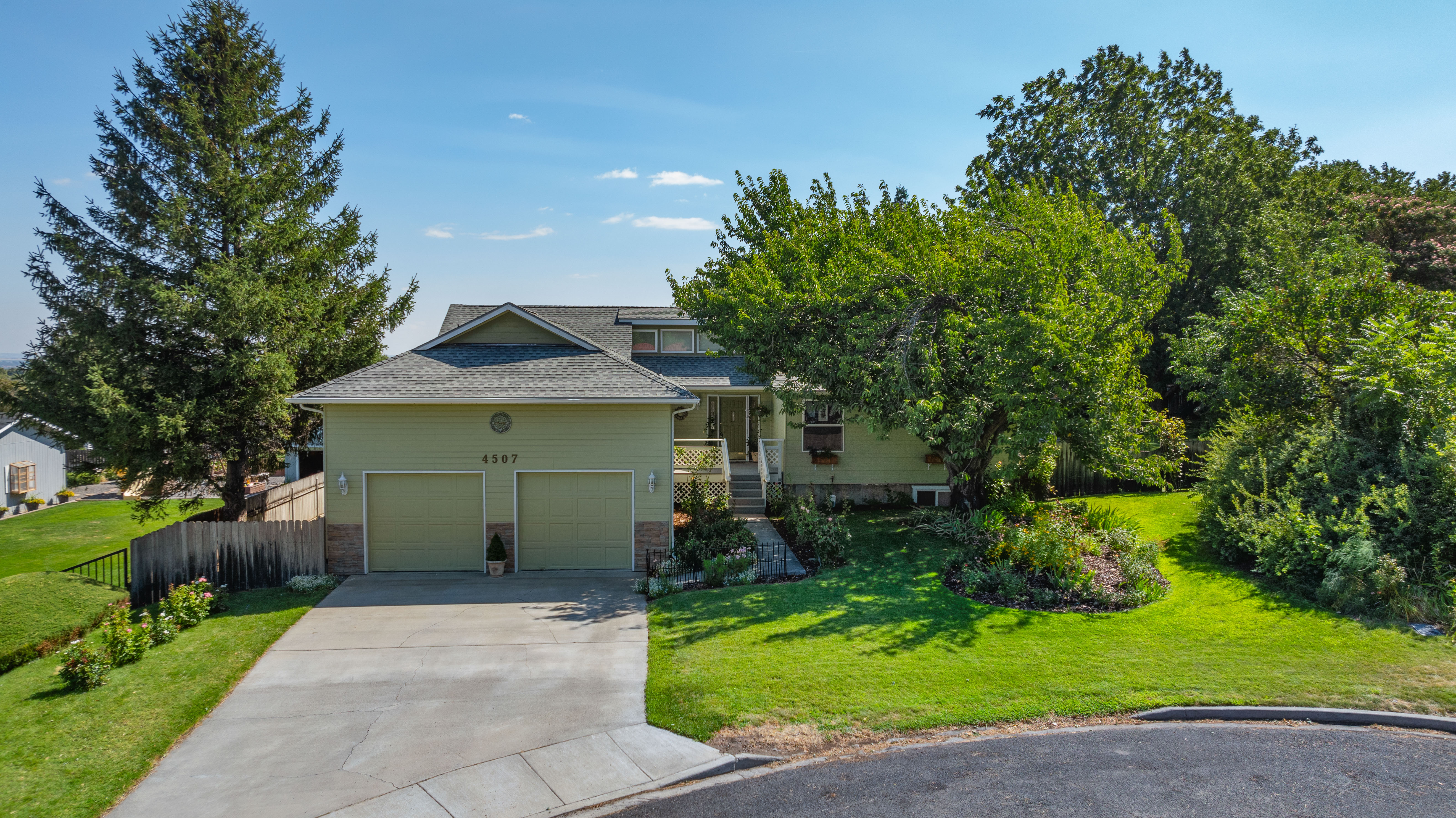 Pool, Large Lot, View, and In-Law Suite