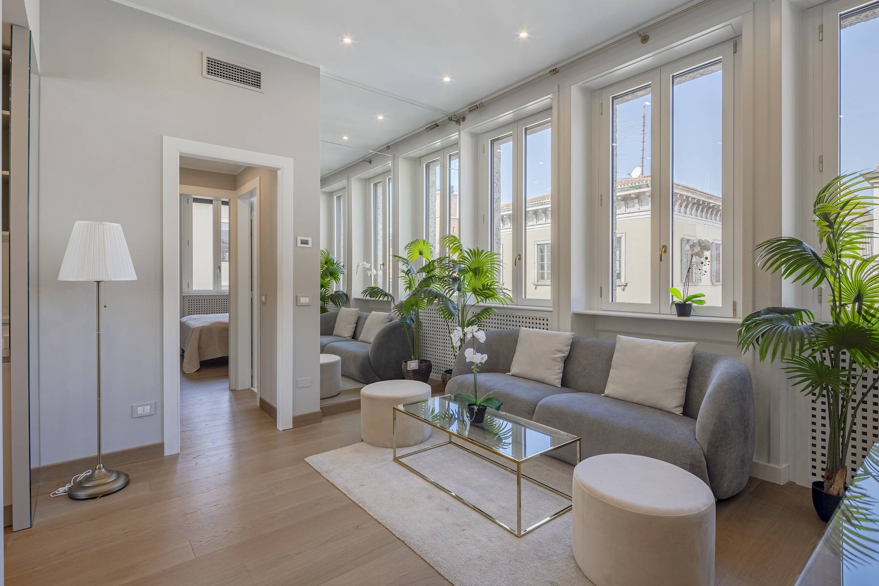 Refined turnkey pied-à-terre in the heart of the city