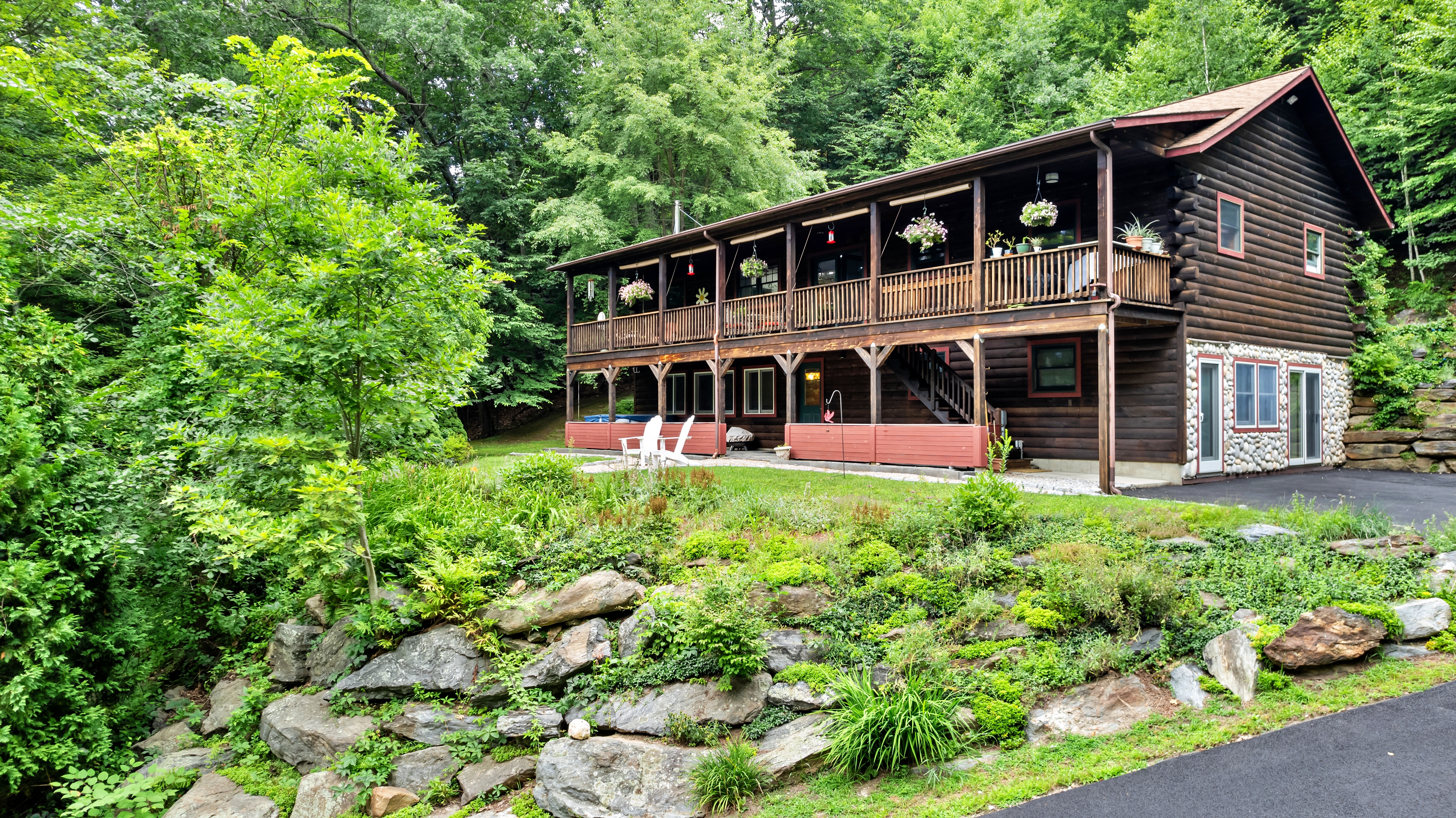 In-Town Serene Mountainside Retreat with 3,200 square feet - 4BR/4 BA in Great B