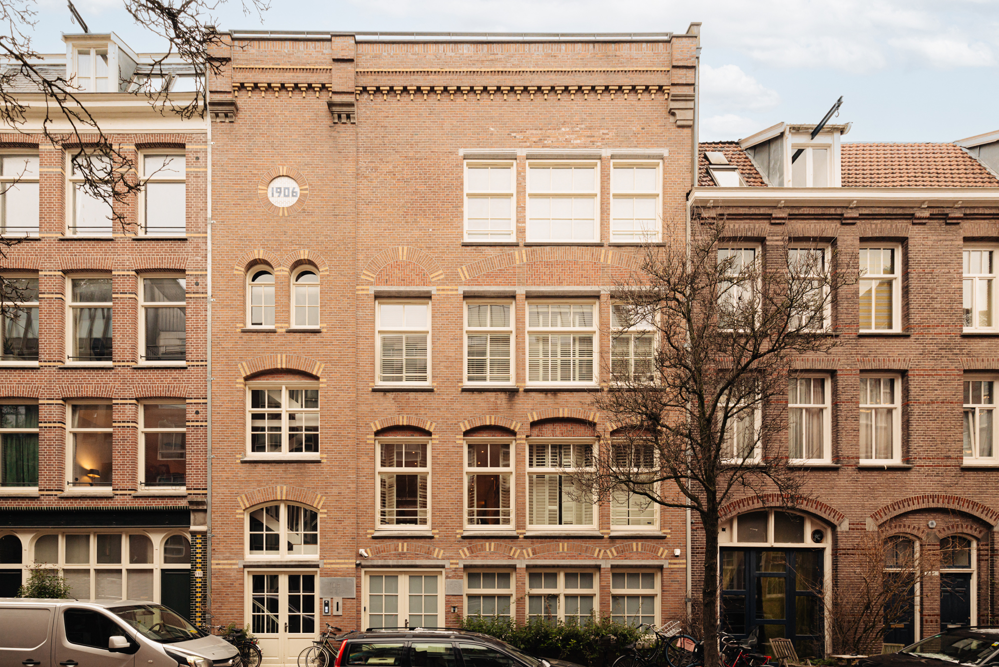 Luxurious double ground floor family apartment in chic Old-South Amsterdam