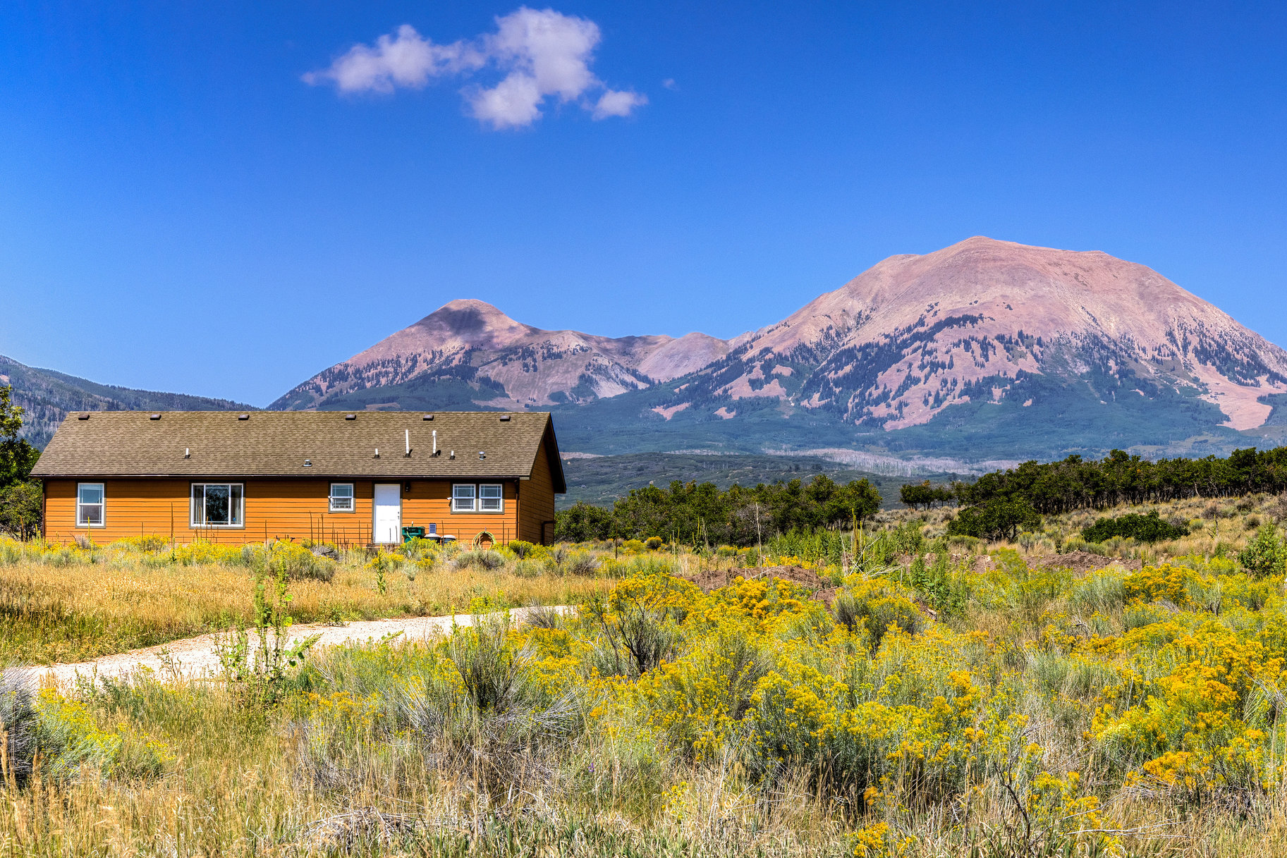 Serene 5.44-Acre Retreat: 3-Bed, 2-Bath Home with Mountain Views