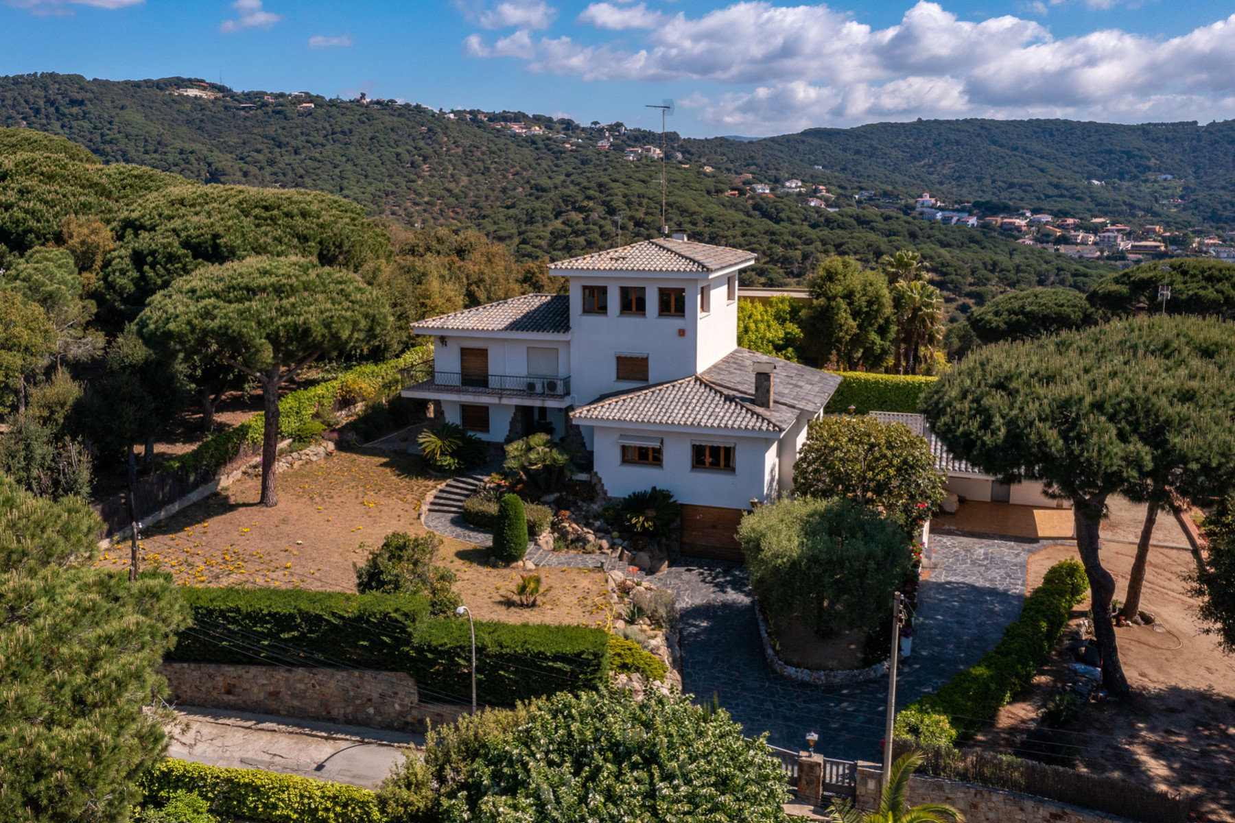 House with wonderful views located in the natural park of Mataró.